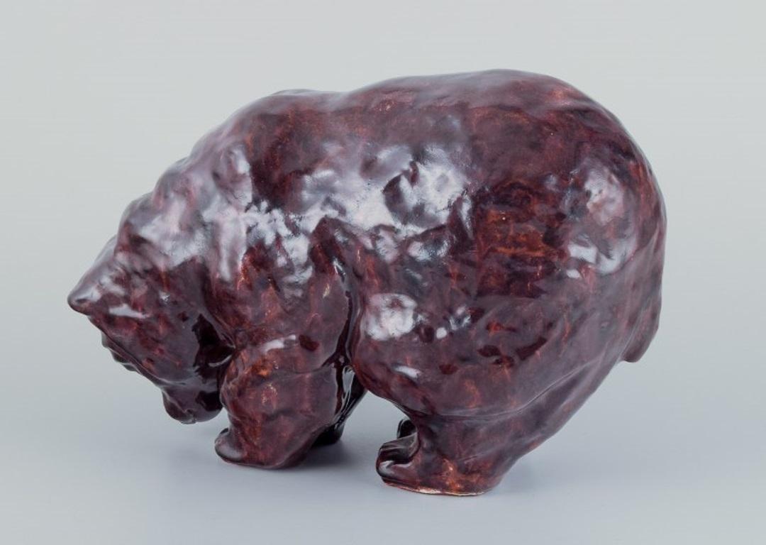 Céramiste danois. Grand ours en céramique. Brown dans les tons rouge-brun. Excellent état - En vente à Copenhagen, DK