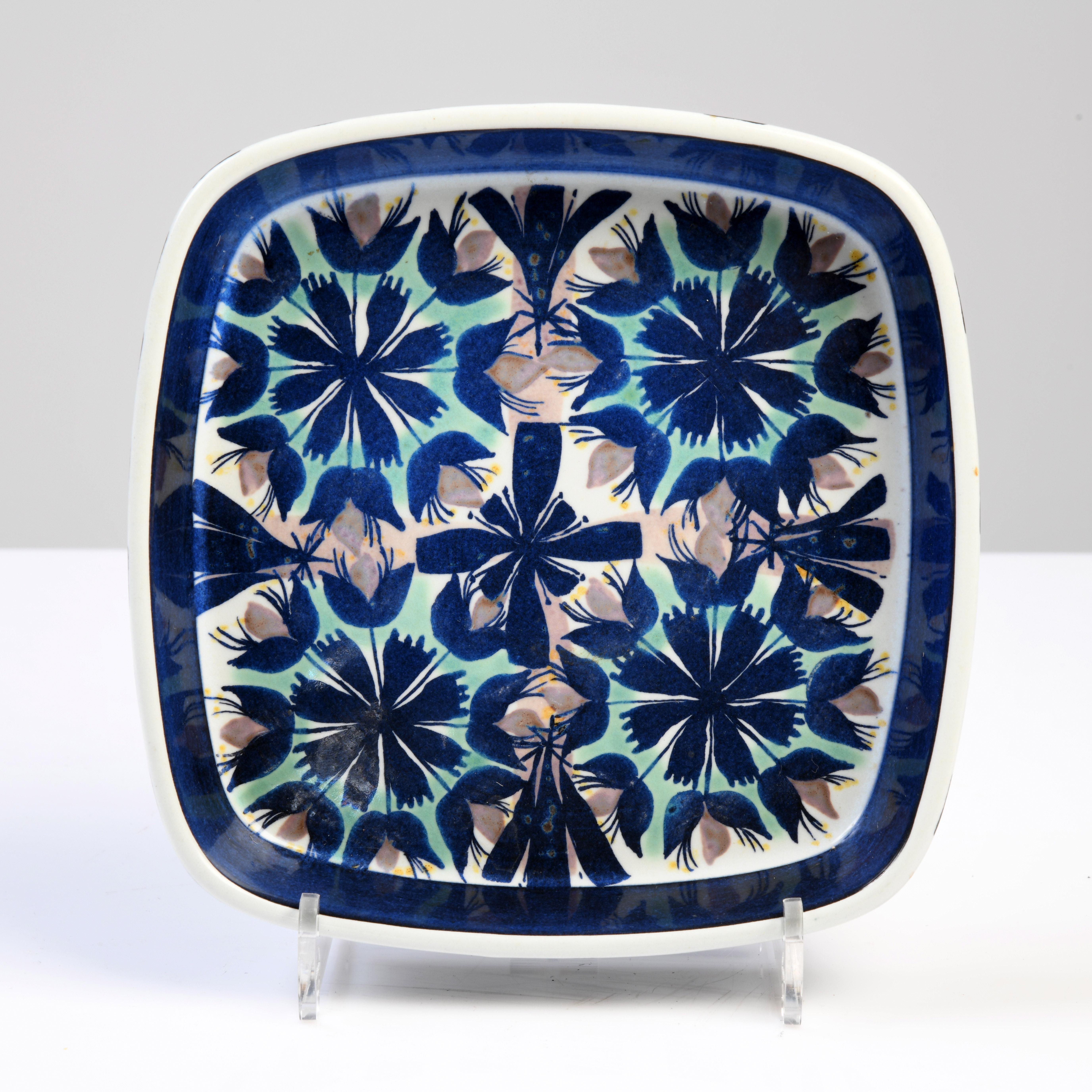 Small ceramic dish by Marianne Johnson for Royal Copenhagen in the 1950s, from the ‘Tenera’ series. 
17x17cm H:3,5cm
Royal Copenhagen is one of Europe's oldest porcelain manufacturers, founded in 1775 in Copenhagen by the chemist Frantz Heinrich