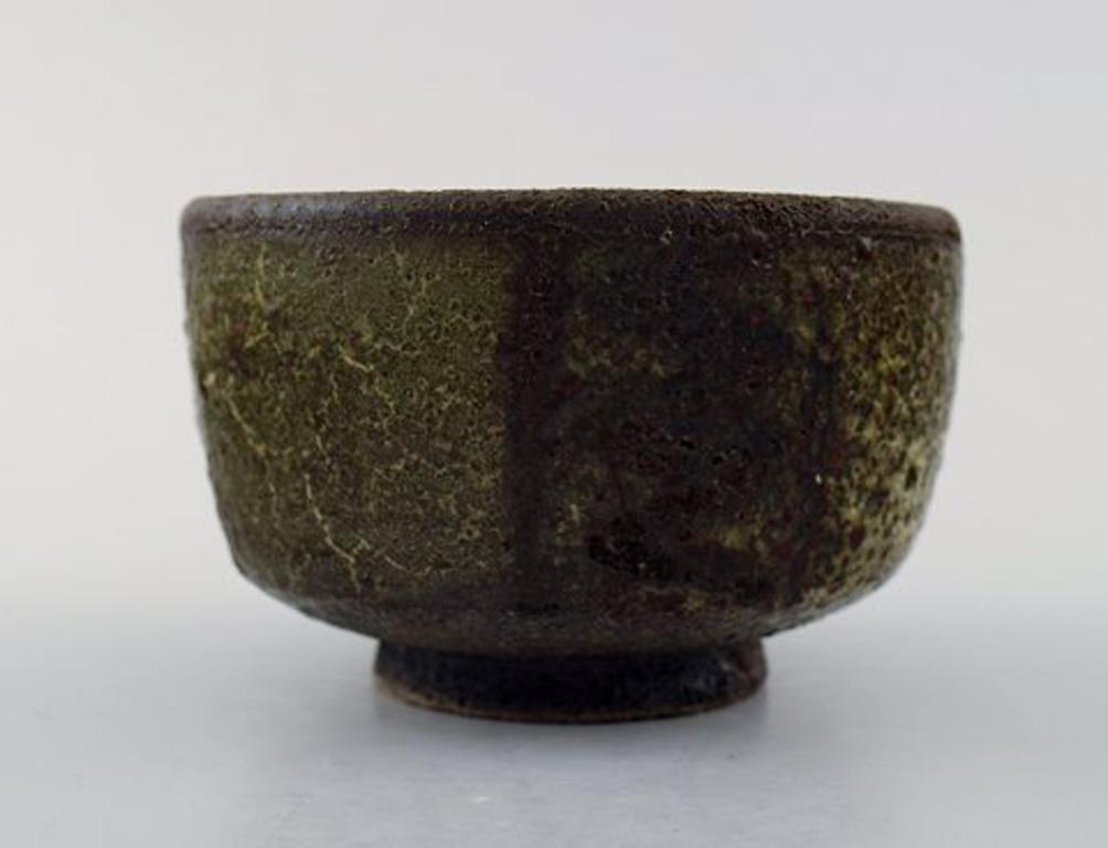 Danish ceramist.
Handmade, unique ceramic bowl. Raku Fired.
Signed illegible, 1960s-1970s.
Measures: 11 cm x 7 cm.
In perfect condition.