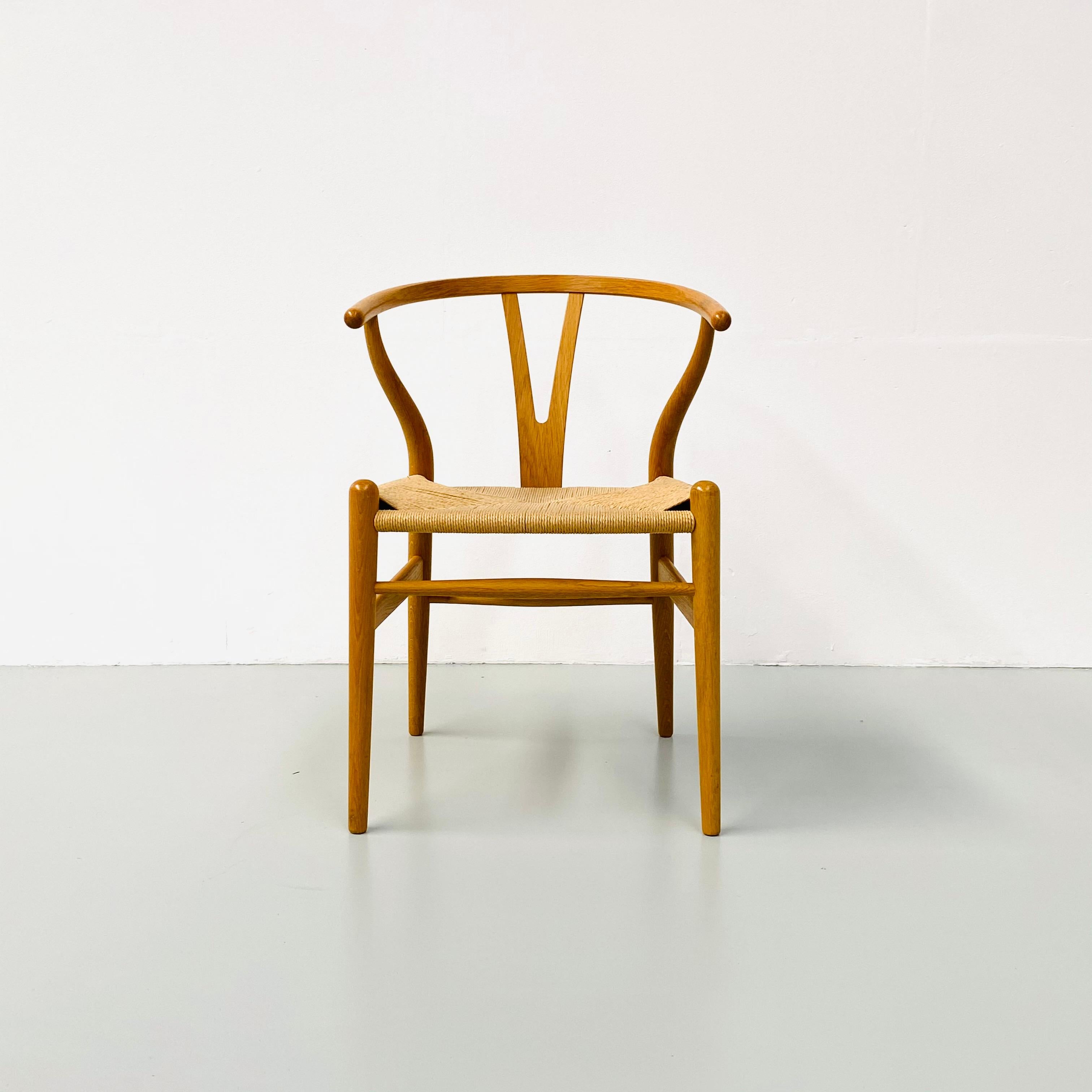 Danish CH24 Wishbone Chairs by H. Wegner for Carl Hansen & Son, 1990s, Set of 2 5