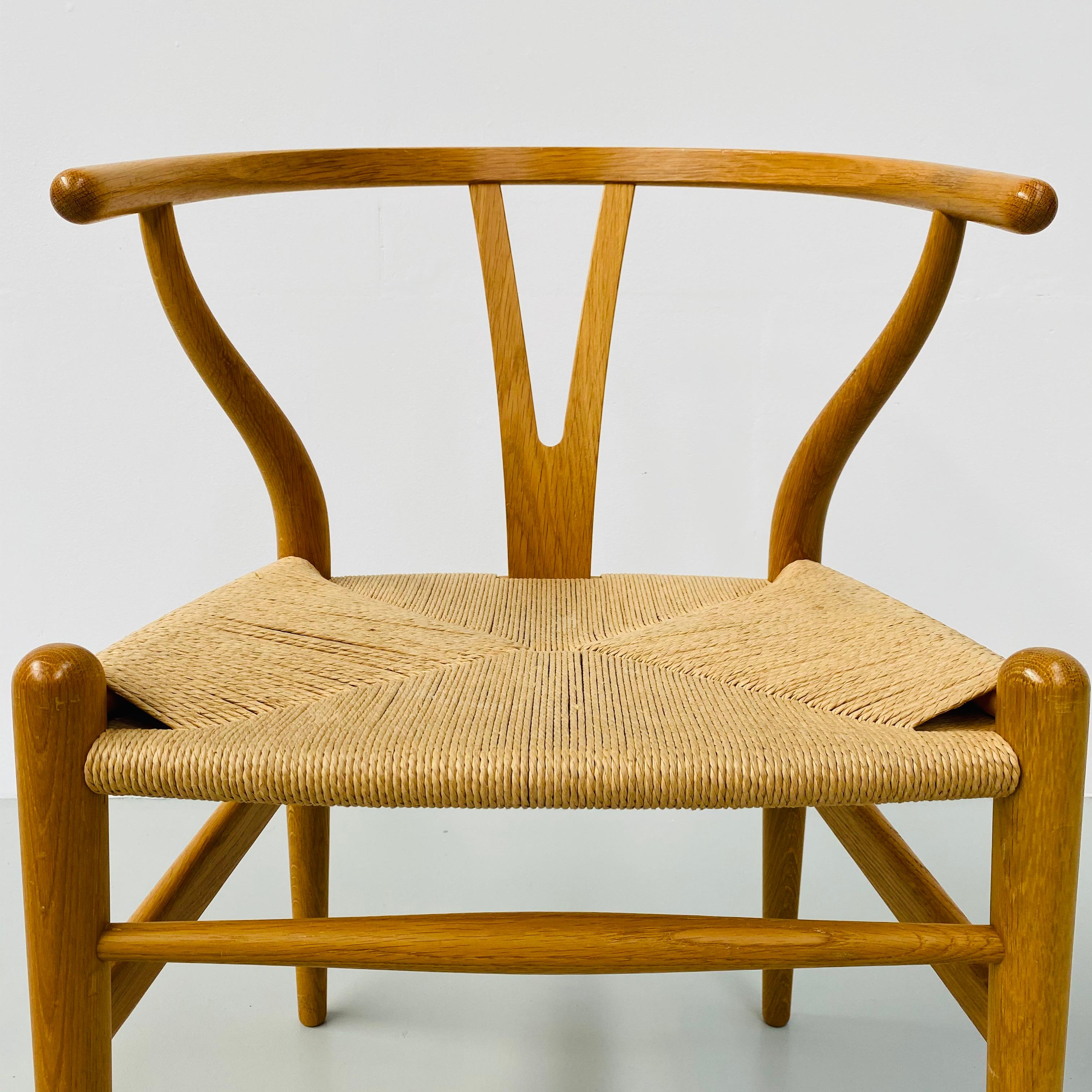 Danish CH24 Wishbone Chairs by H. Wegner for Carl Hansen & Son, 1990s, Set of 2 7