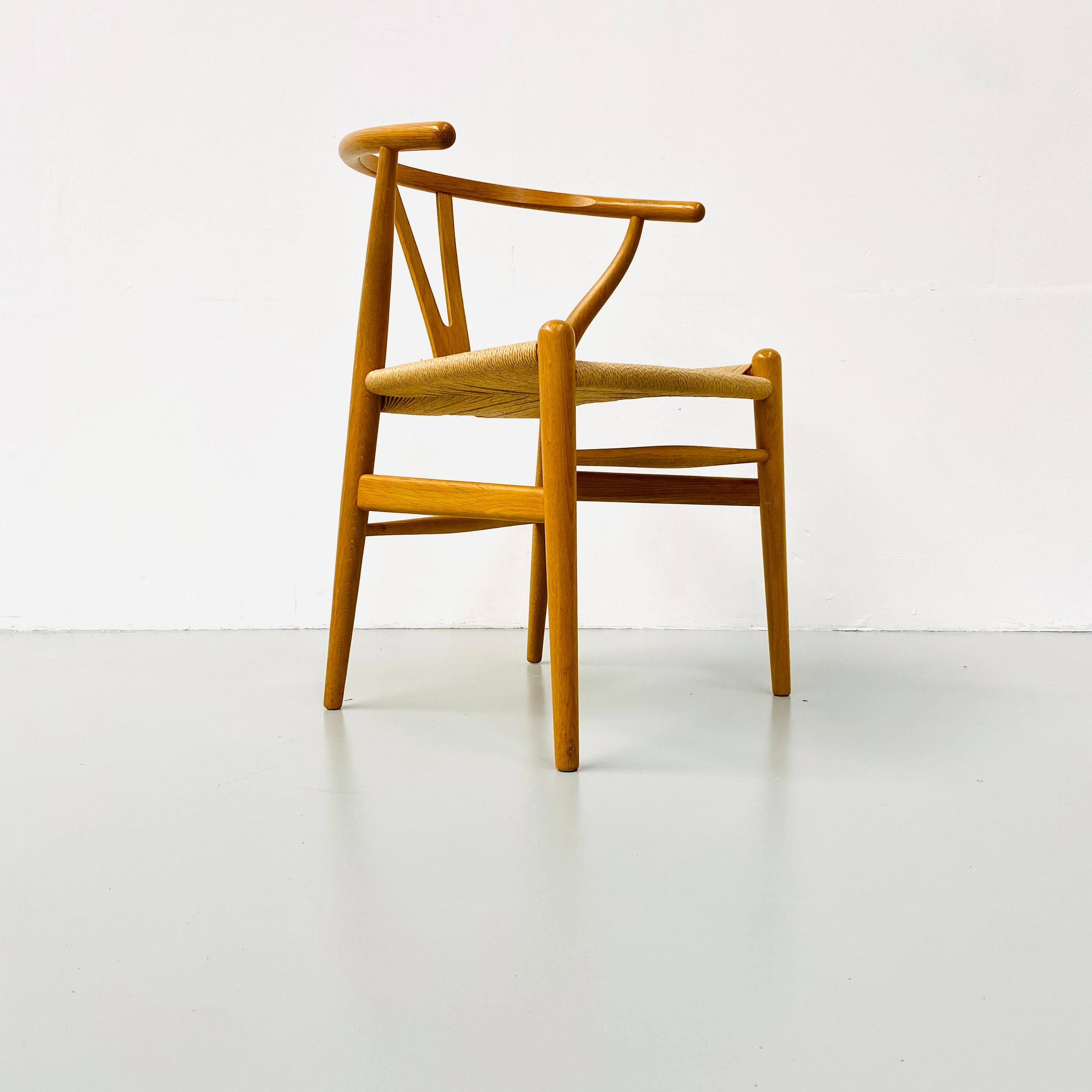 Danish CH24 Wishbone Chairs by H. Wegner for Carl Hansen & Son, 1990s, Set of 2 8