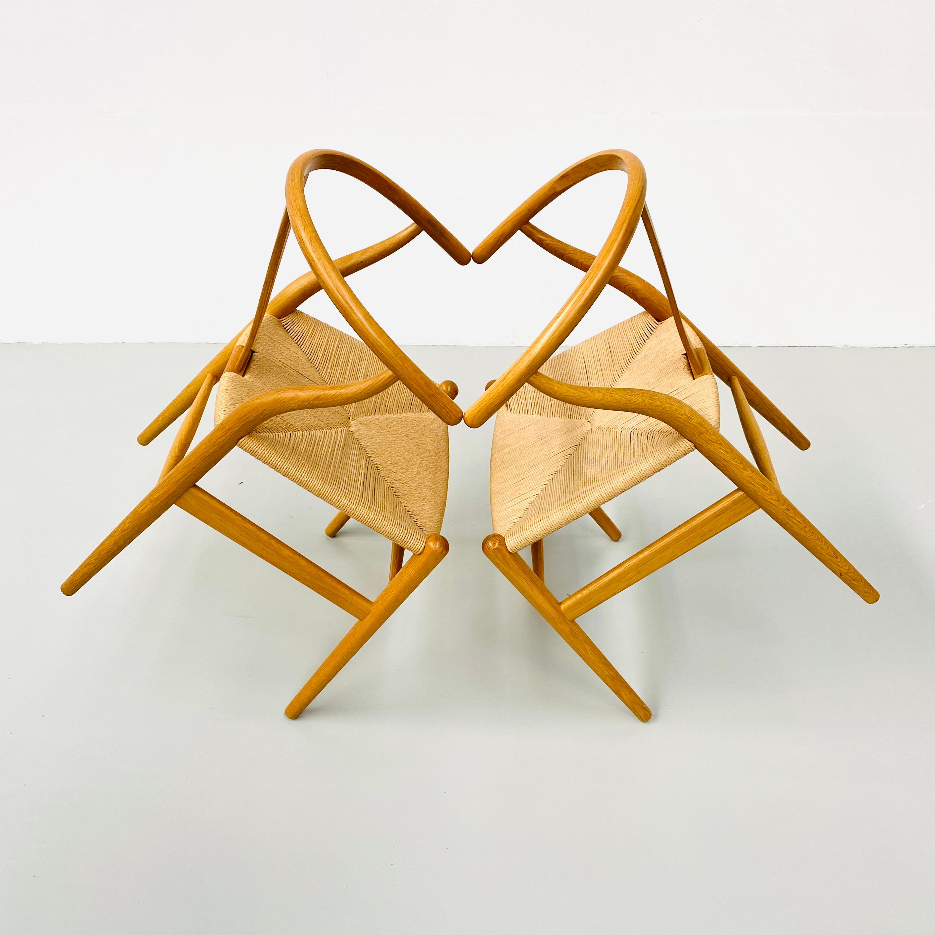 Scandinavian Modern Danish CH24 Wishbone Chairs by H. Wegner for Carl Hansen & Son, 1990s, Set of 2