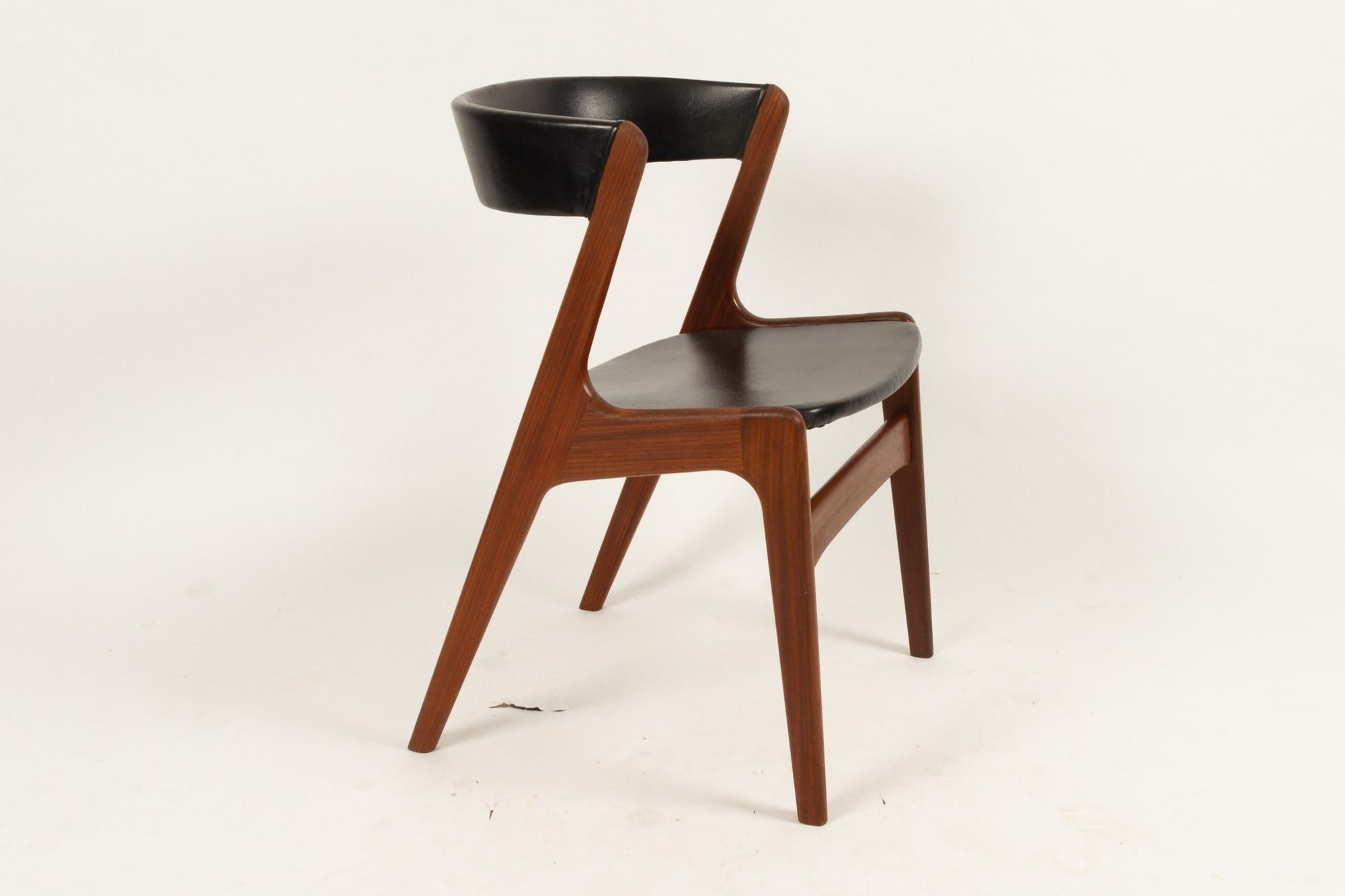 Danish chair in solid teak, 1960s
Mid-Century Modern Danish side, desk or dining chair in solid teak and original leatherette. Wide curved backrest, and rounded tapering legs. Sloping back legs gives this chair a distinct and easily recognizable
