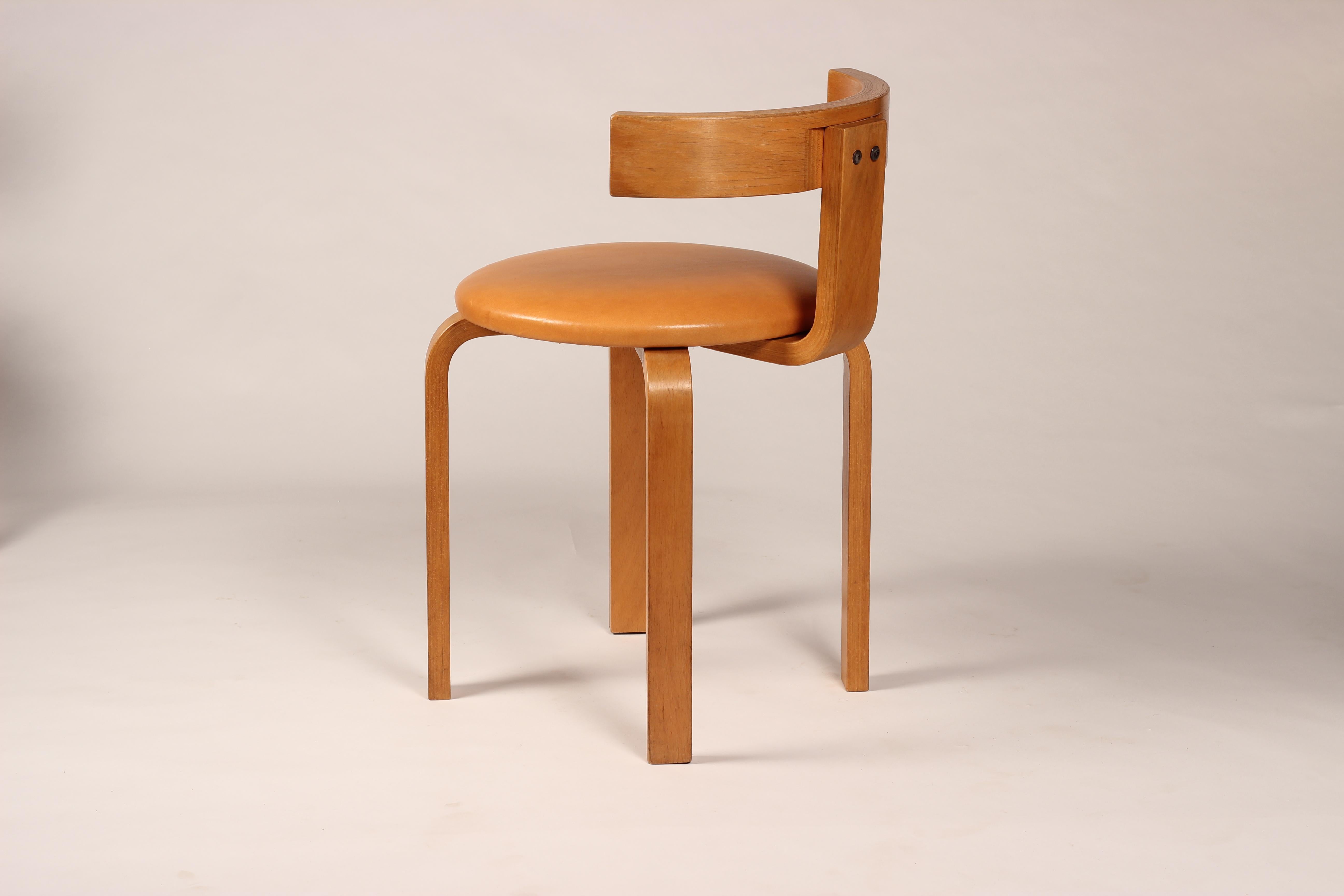 Cuir Chaise ou tabouret danoise de Georg Petersens pour Mobelfabrik dans le style d'Alvar Aalto en vente