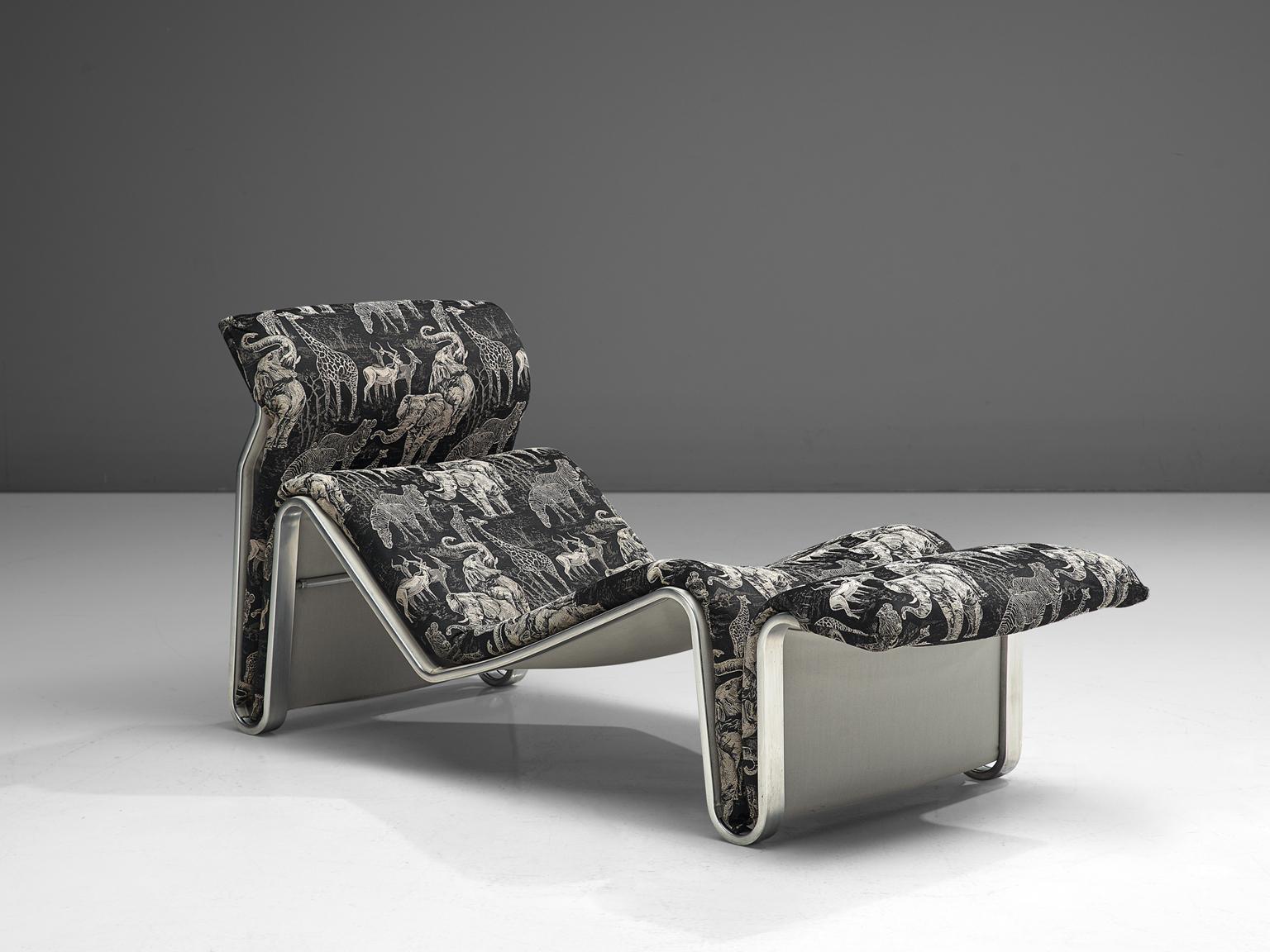 Lounge chair, aluminium and fabric, 1970s, Denmark.

Very strong designed chaise lounge. The bend aluminium is finished with a very rare but extraordinary fabric. The shape of the daybed is extremely well made for the body to relax. Decorated with