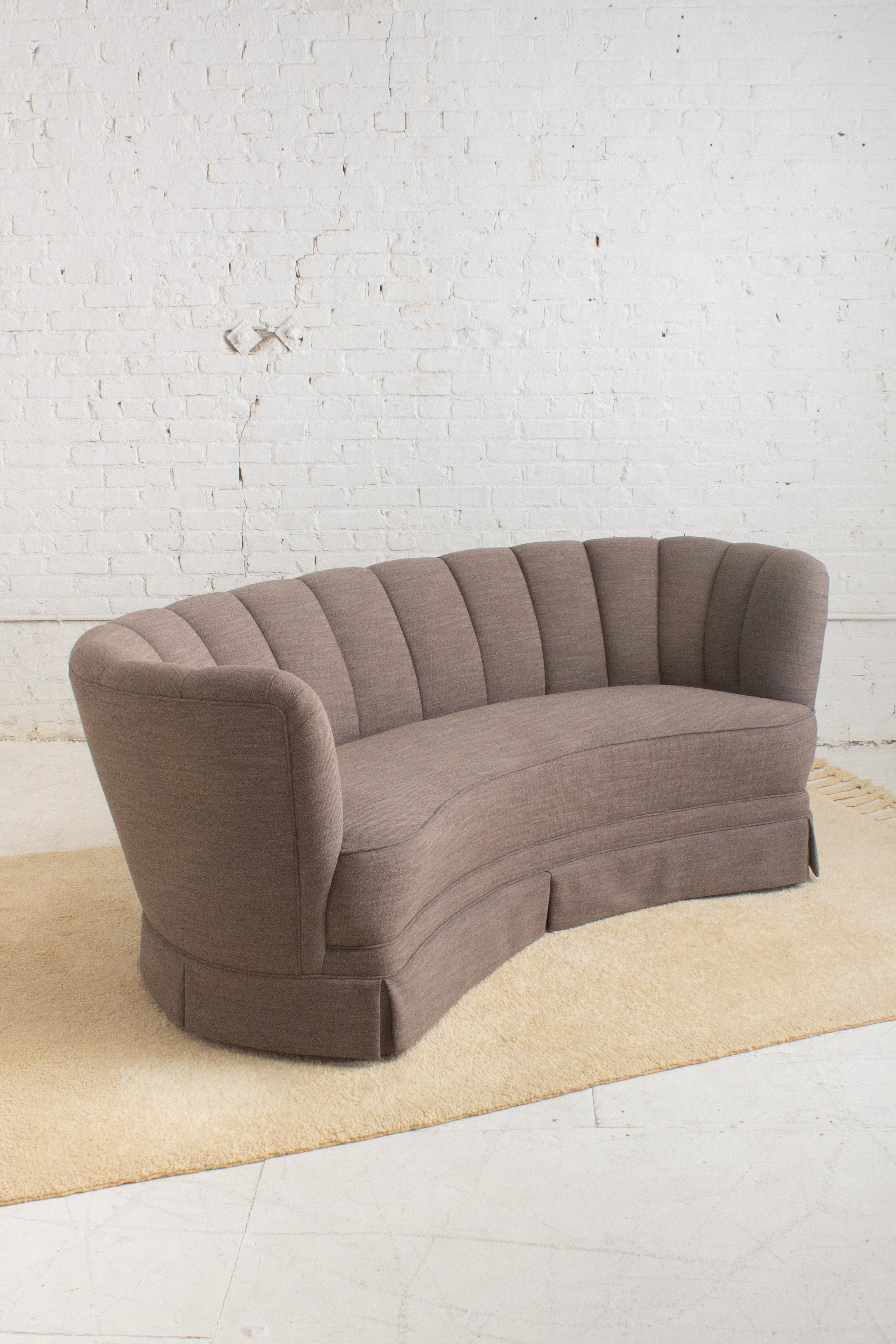 Mid-Century Modern Canapé danois à dossier Channel en vente
