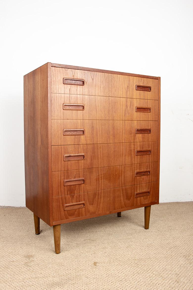 Danish Chest of Drawers, 6 Drawers, Teak and Elm, Westergaard Mobelfabrik 1960. For Sale 6