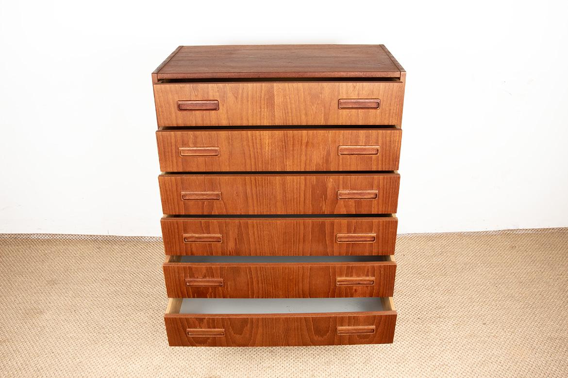 Danish Chest of Drawers, 6 Drawers, Teak and Elm, Westergaard Mobelfabrik 1960. In Excellent Condition For Sale In JOINVILLE-LE-PONT, FR
