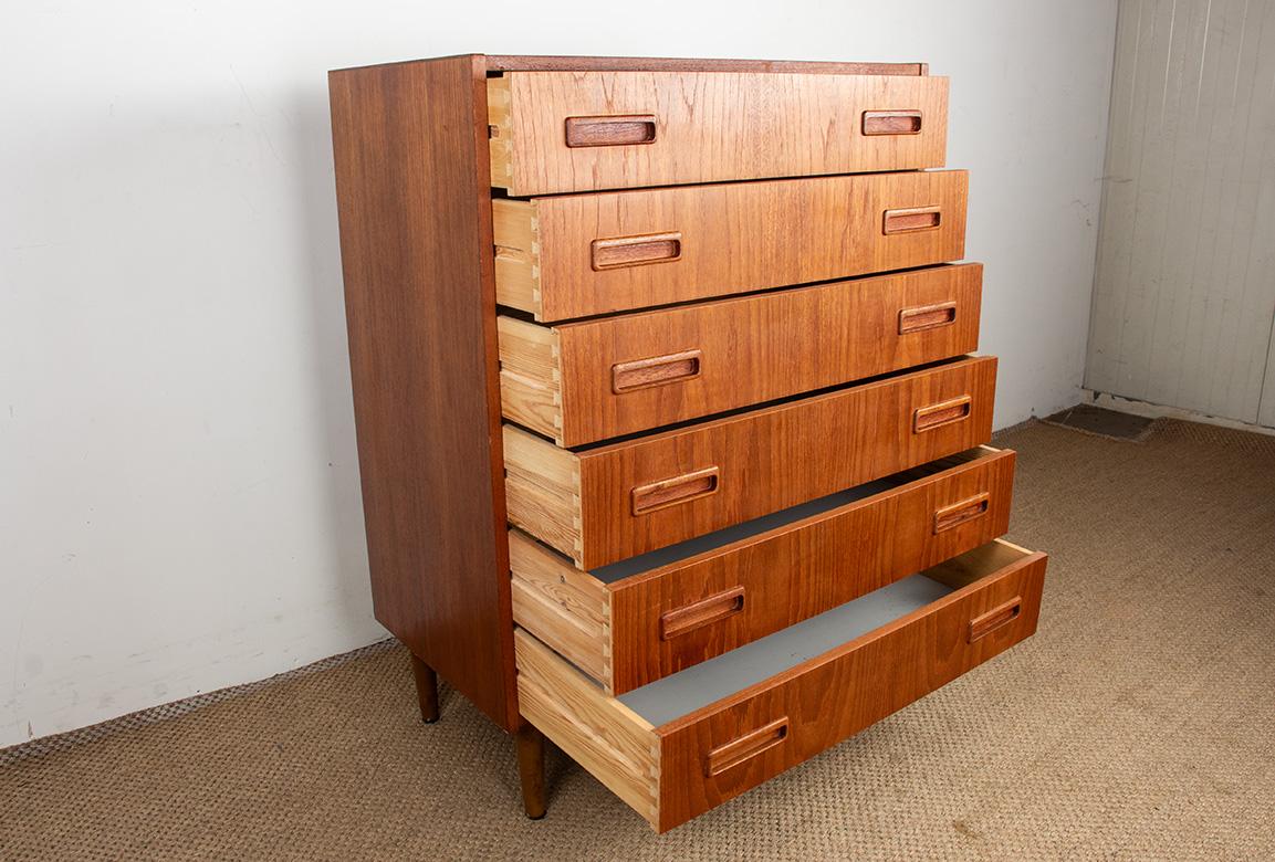 Danish Chest of Drawers, 6 Drawers, Teak and Elm, Westergaard Mobelfabrik 1960. For Sale 2