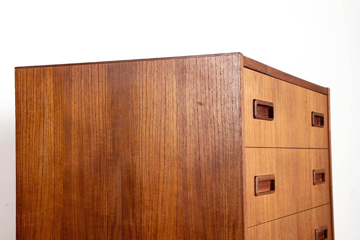 Danish Chest of Drawers, 6 Drawers, Teak and Elm, Westergaard Mobelfabrik 1960. For Sale 3