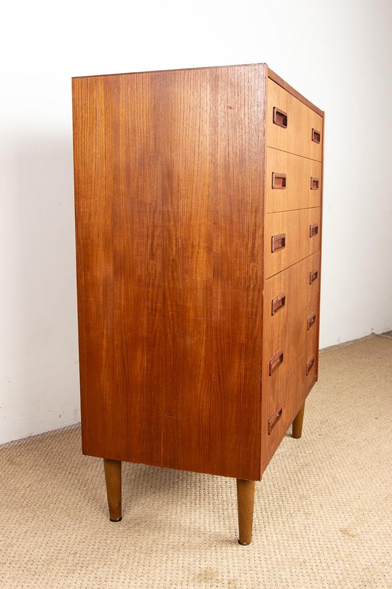 Danish Chest of Drawers, 6 Drawers, Teak and Elm, Westergaard Mobelfabrik 1960. For Sale 4