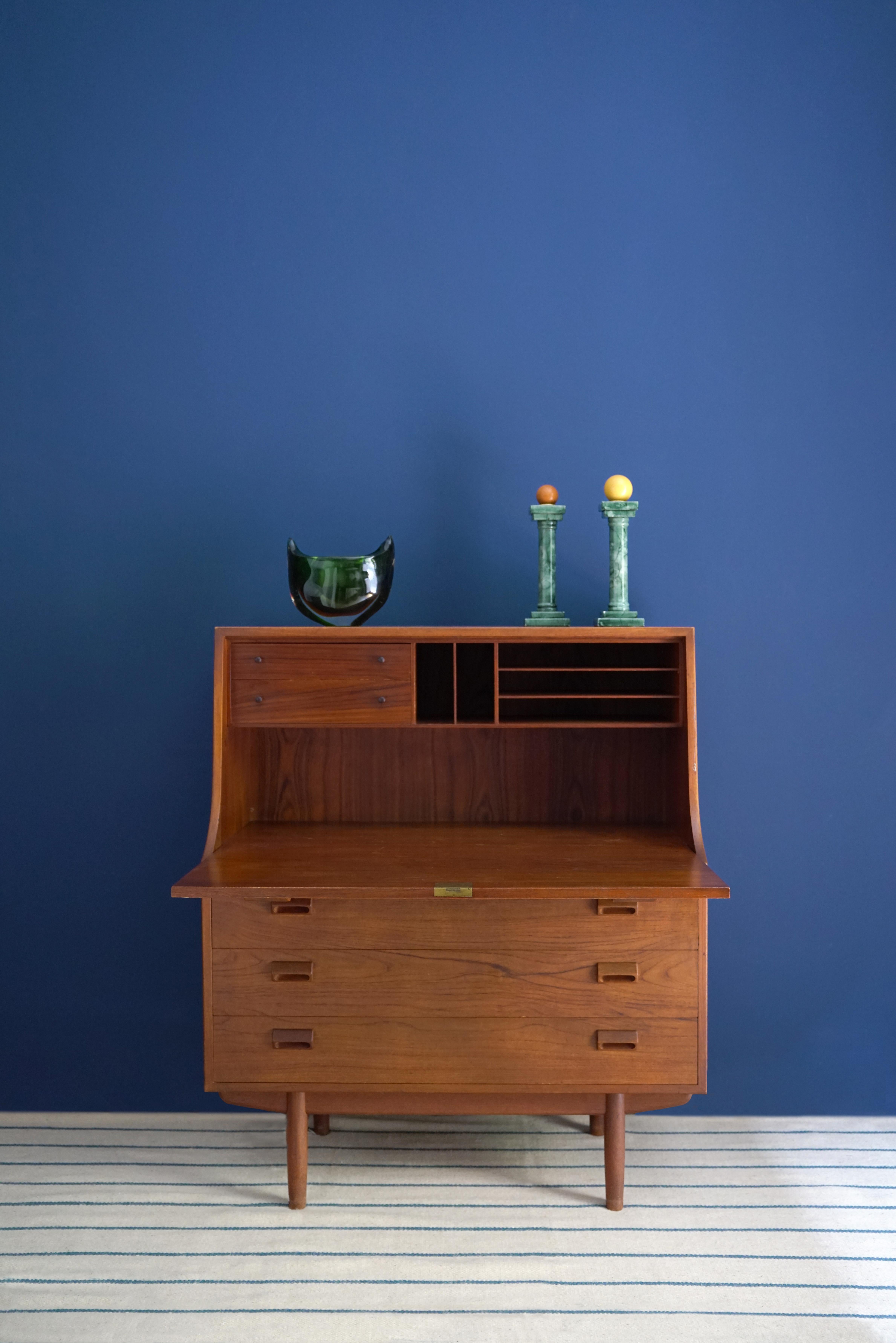 Mid-Century Modern Danish Chest of Drawers by Arne Wahl Inversen For Sale