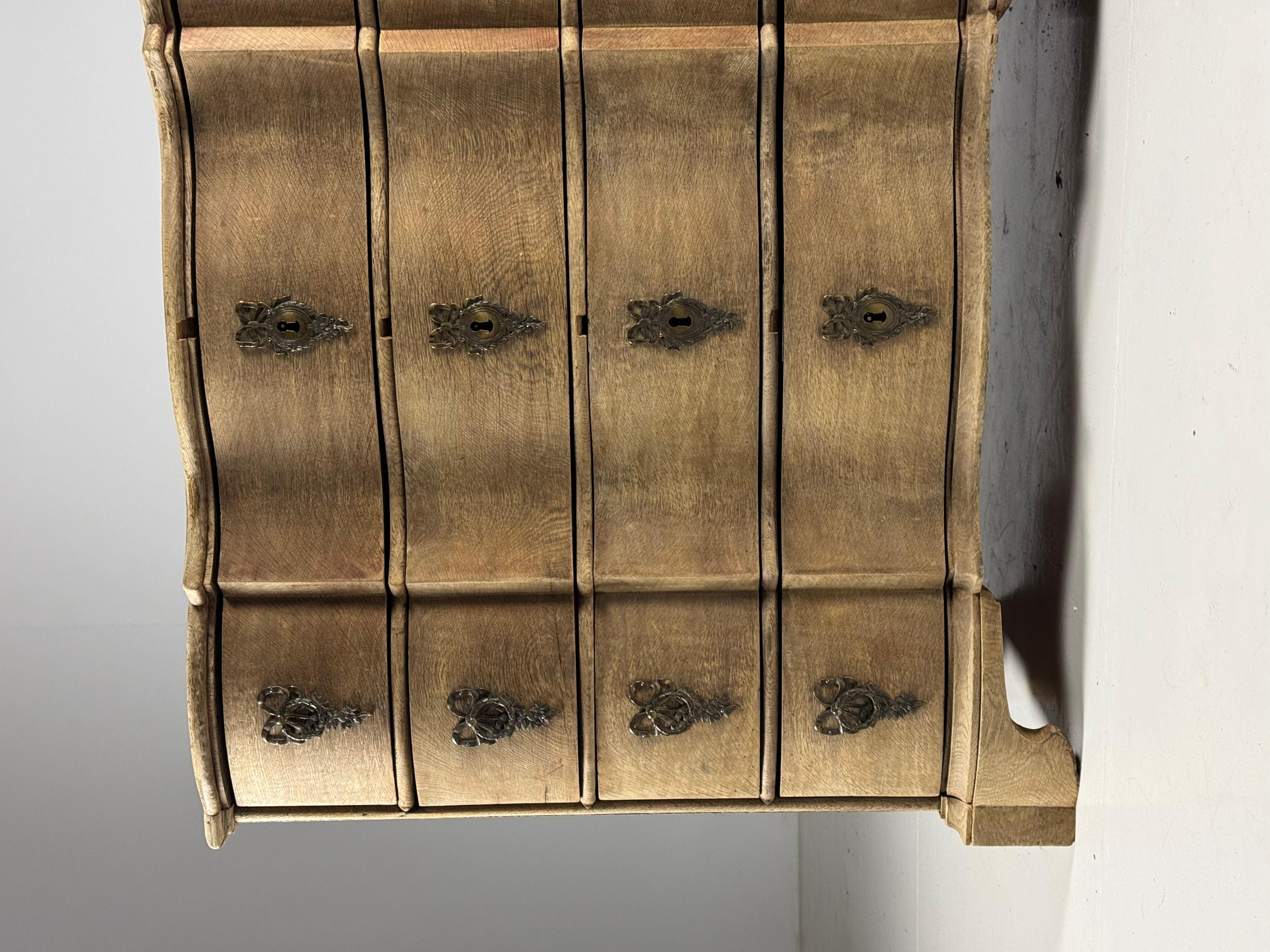 Danish chest of drawers ca. 1800-1820 oak In Good Condition For Sale In MILL, NL