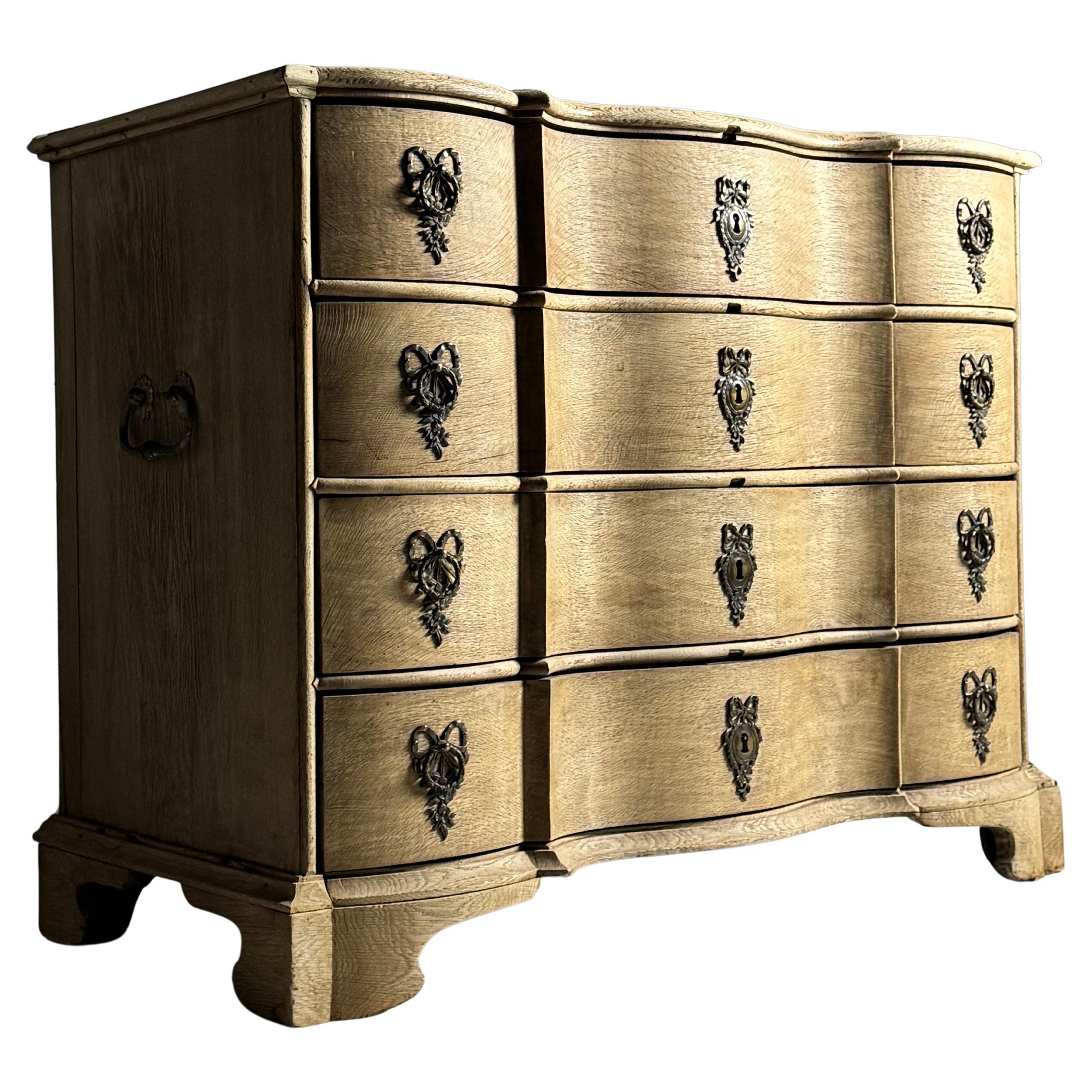 Danish chest of drawers ca. 1800-1820 oak For Sale