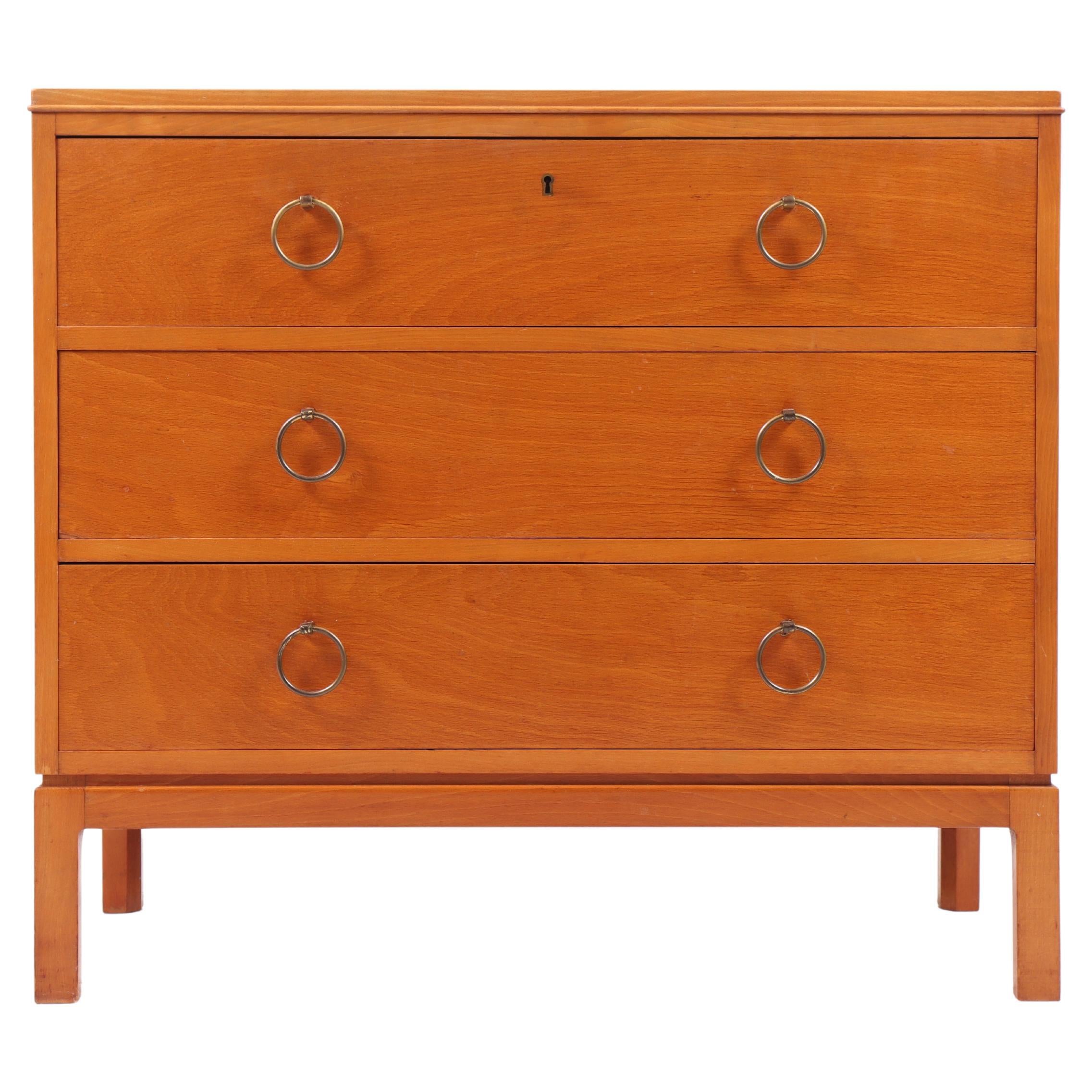 Danish chest of drawers in beech, Designed by Cabinetmaker Fritz Hansen For Sale