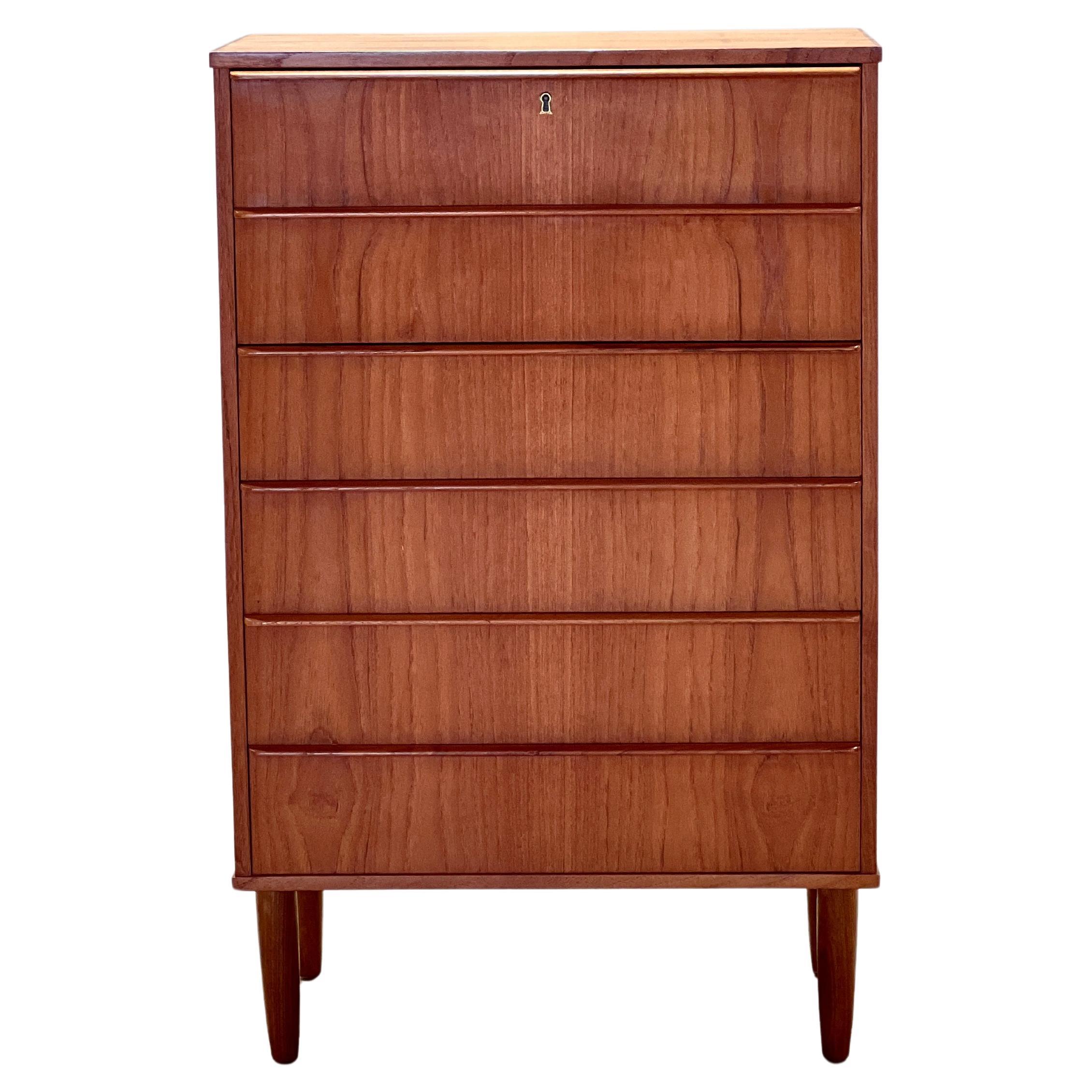 Danish Chest of Drawers in Teak with 6 Drawers For Sale
