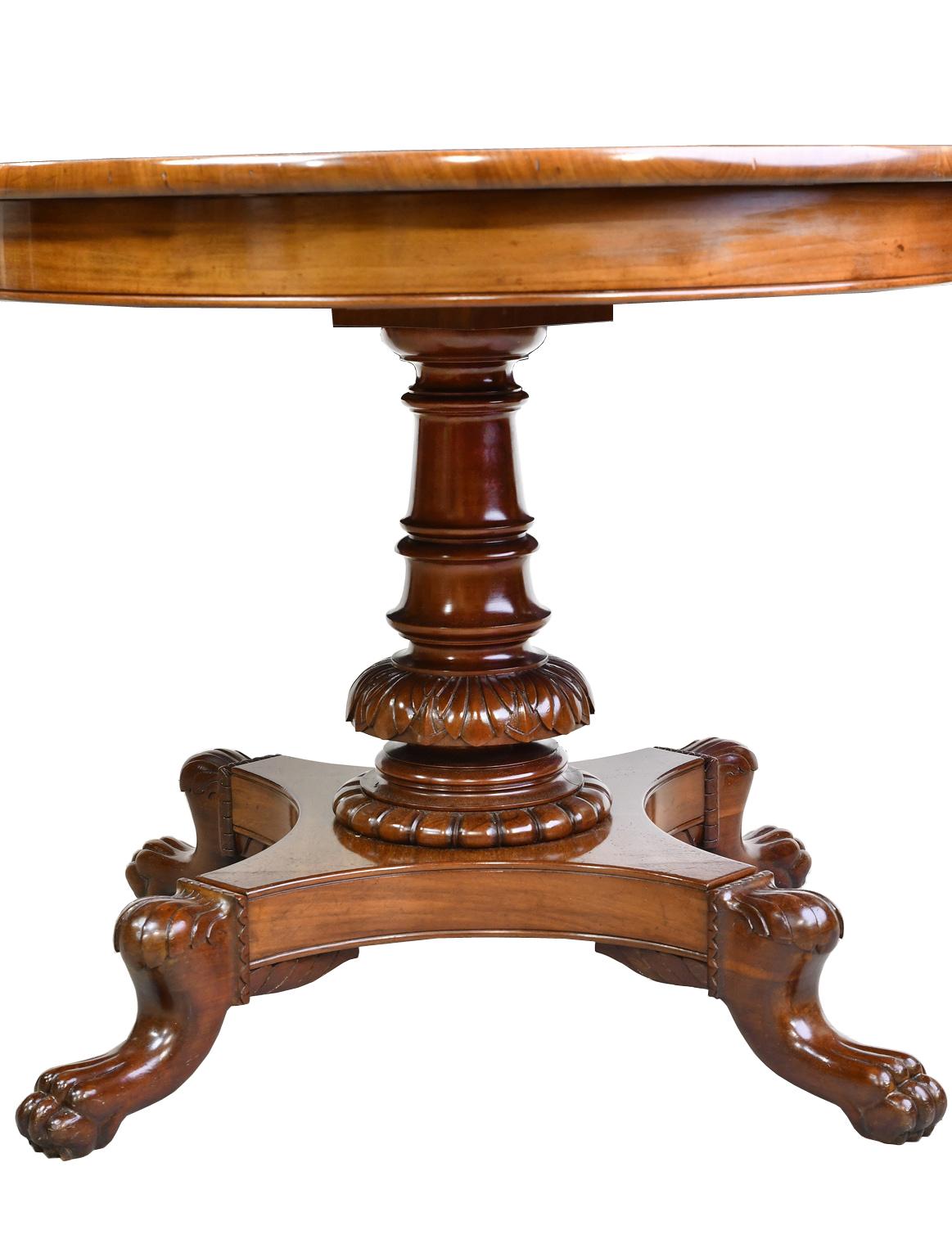 Turned Christian VIII Empire Oval Pedestal Tea Table in Mahogany, Denmark, circa 1835 For Sale