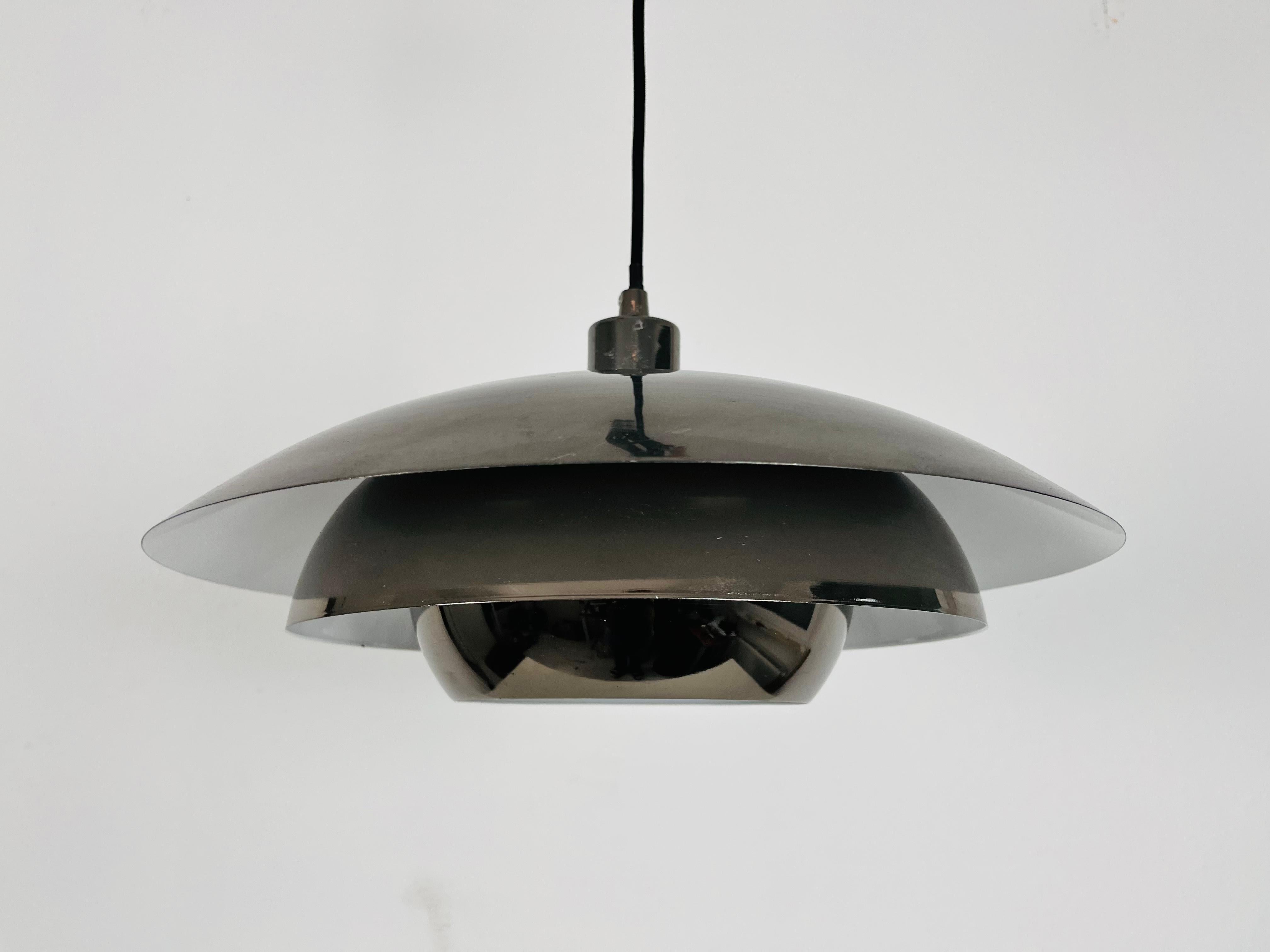 Danish chrome metal pendant lamp made in the 1980s.. The fixture gives a very beautiful light. It is made from thin aluminum.

Measurements:
Height: 20-100cm
Diameter: 40 cm

The light requires one E27 light bulb. Works with both 110/220V.