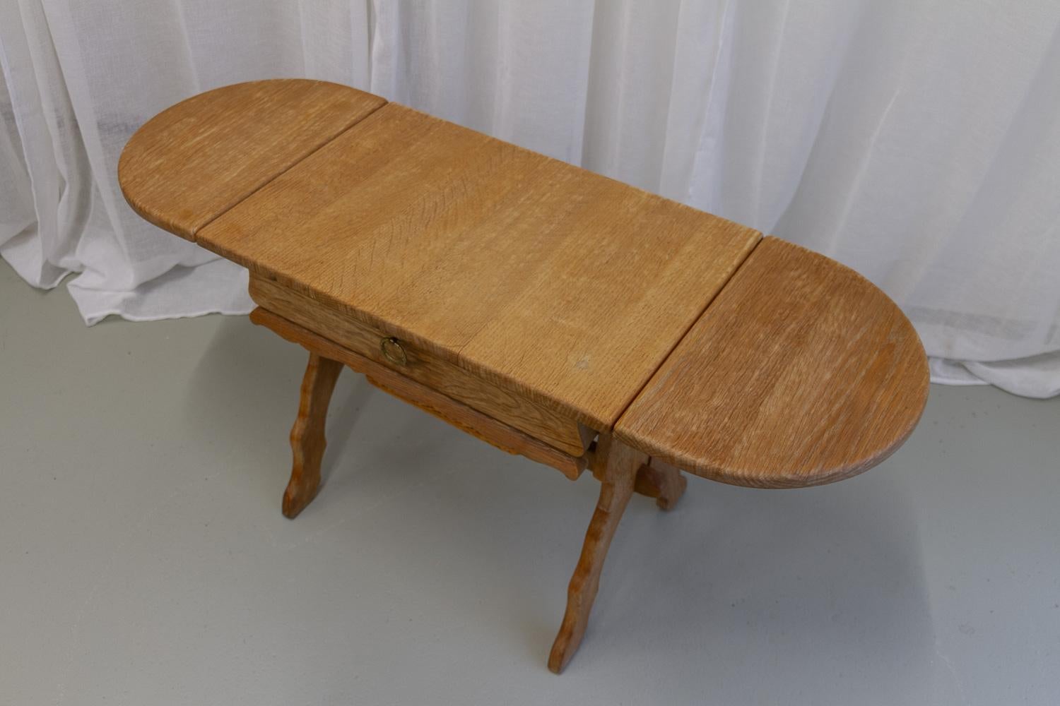 Table basse ou table à coudre danoise en chêne et rotin, années 1970 en vente 3