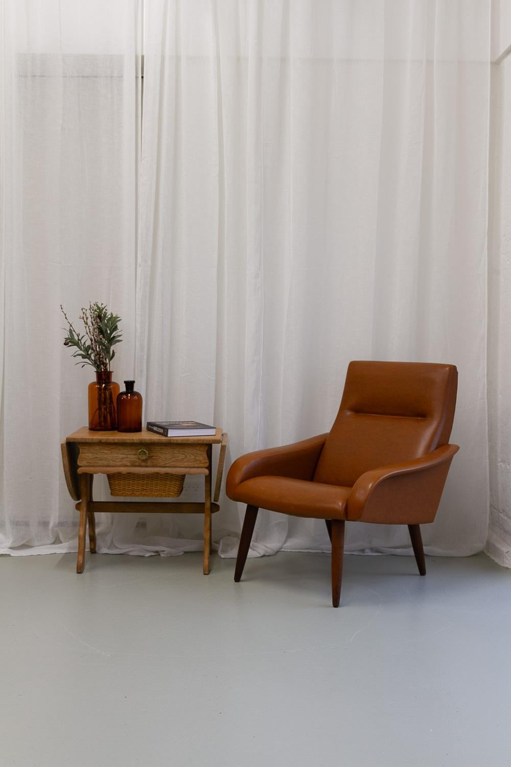 Table basse ou table à coudre danoise en chêne et rotin, années 1970 en vente 10