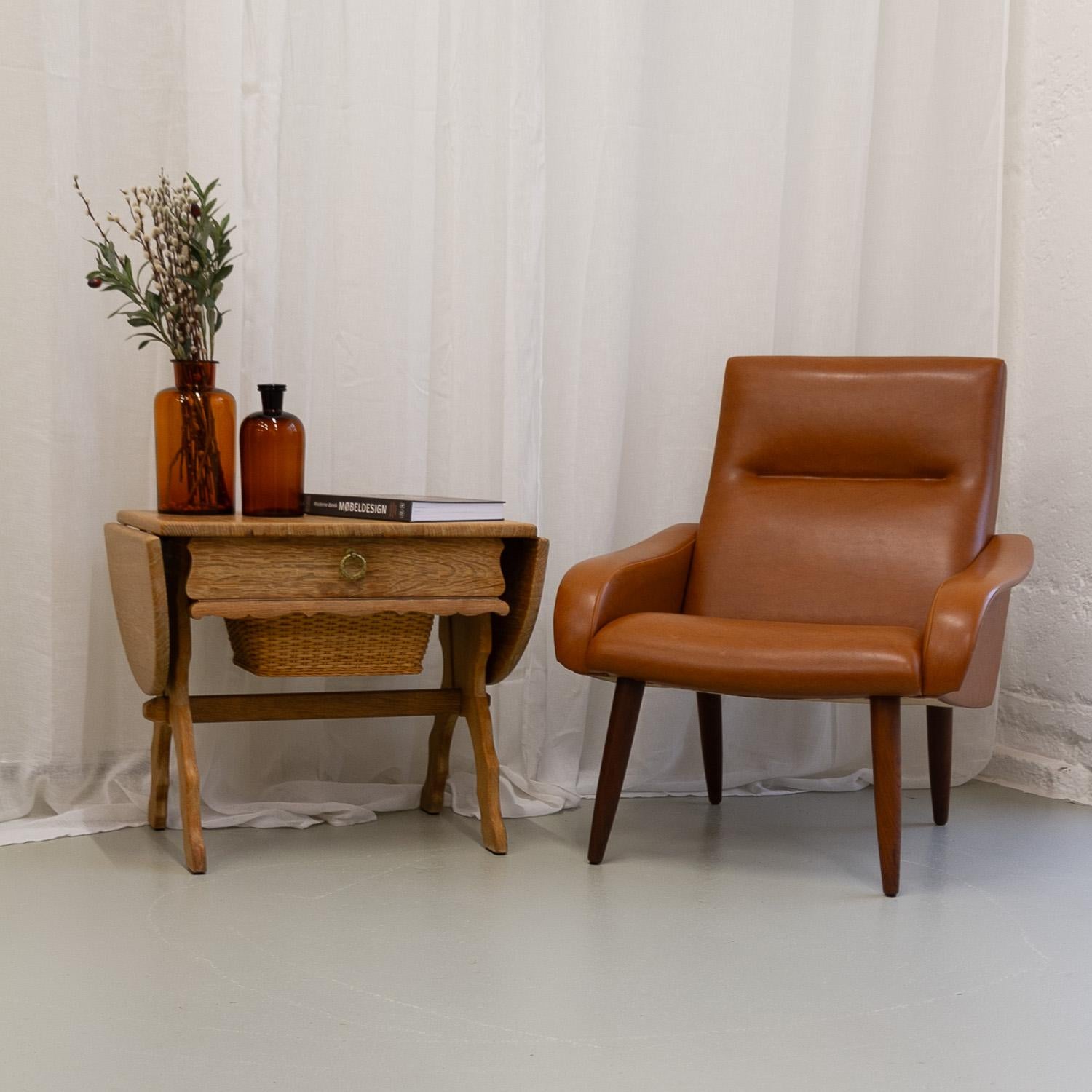 Table basse ou table à coudre danoise en chêne et rotin, années 1970 en vente 12