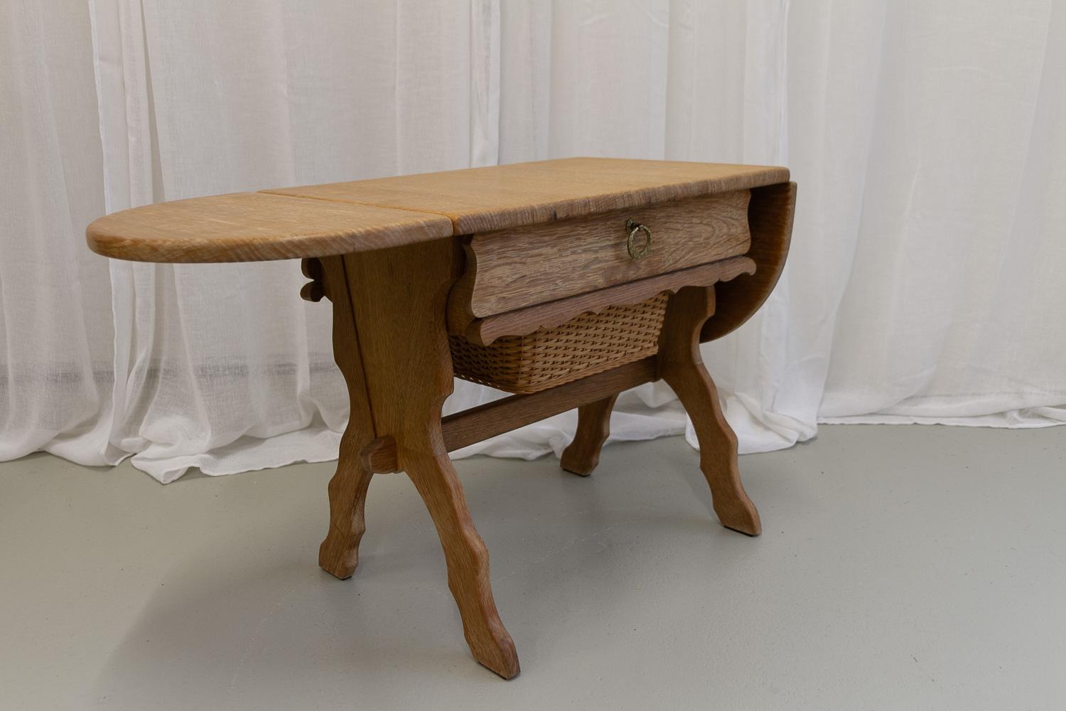 Rotin Table basse ou table à coudre danoise en chêne et rotin, années 1970 en vente