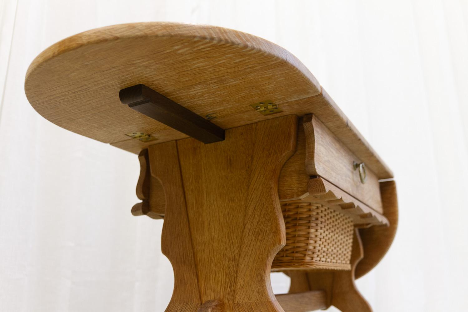 Table basse ou table à coudre danoise en chêne et rotin, années 1970 en vente 1