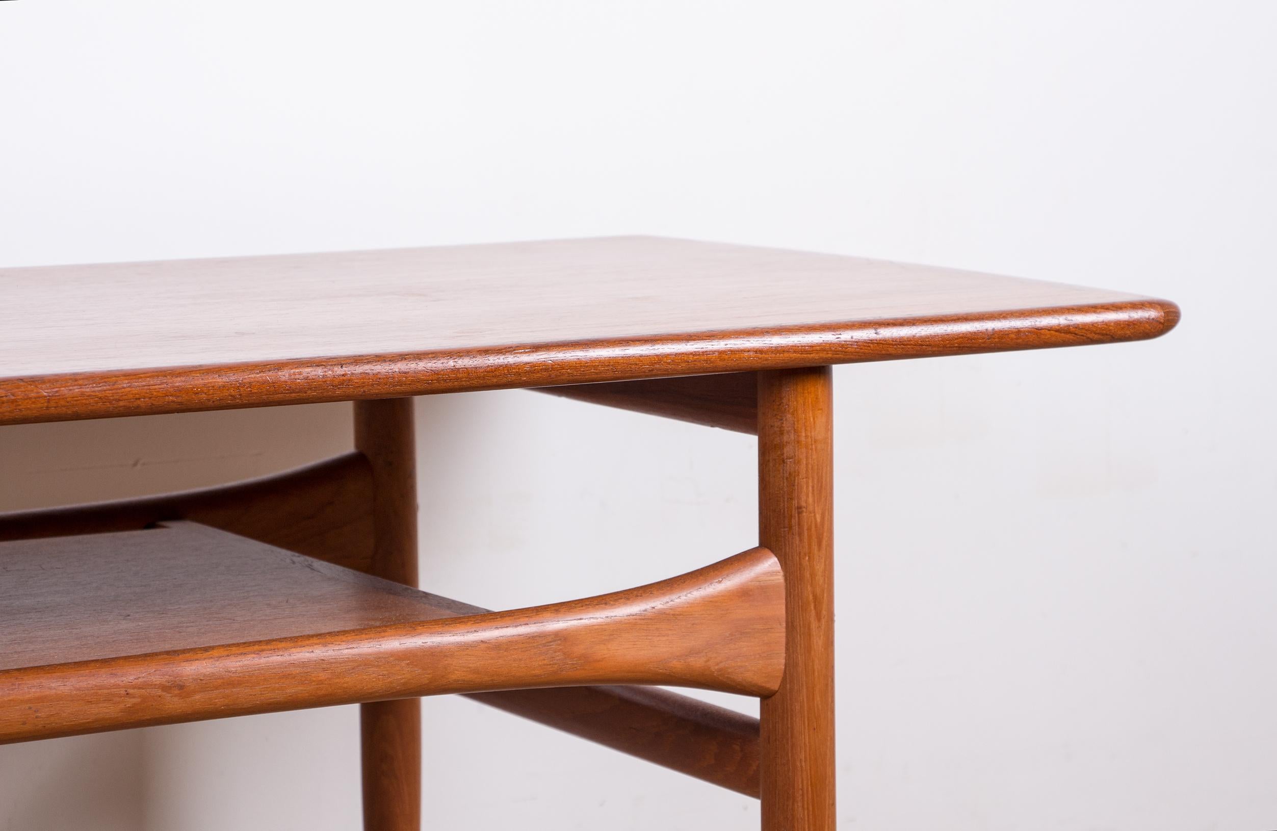 Scandinavian Modern Danish coffee table, 2 levels, in Teak by Robert Christensen for Arrebo Mobler. For Sale