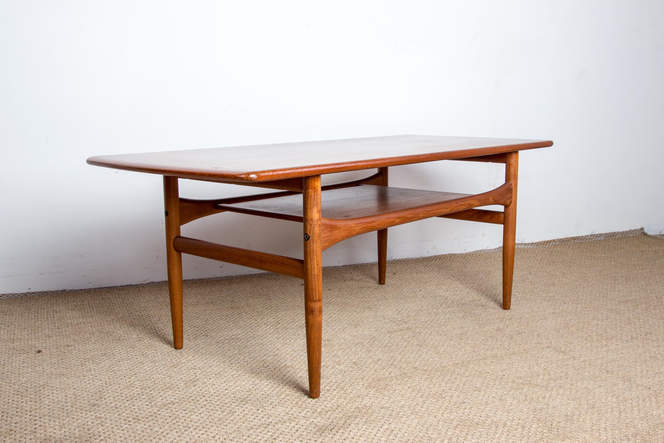 Danish coffee table, 2 levels, in Teak by Robert Christensen for Arrebo Mobler. For Sale 3