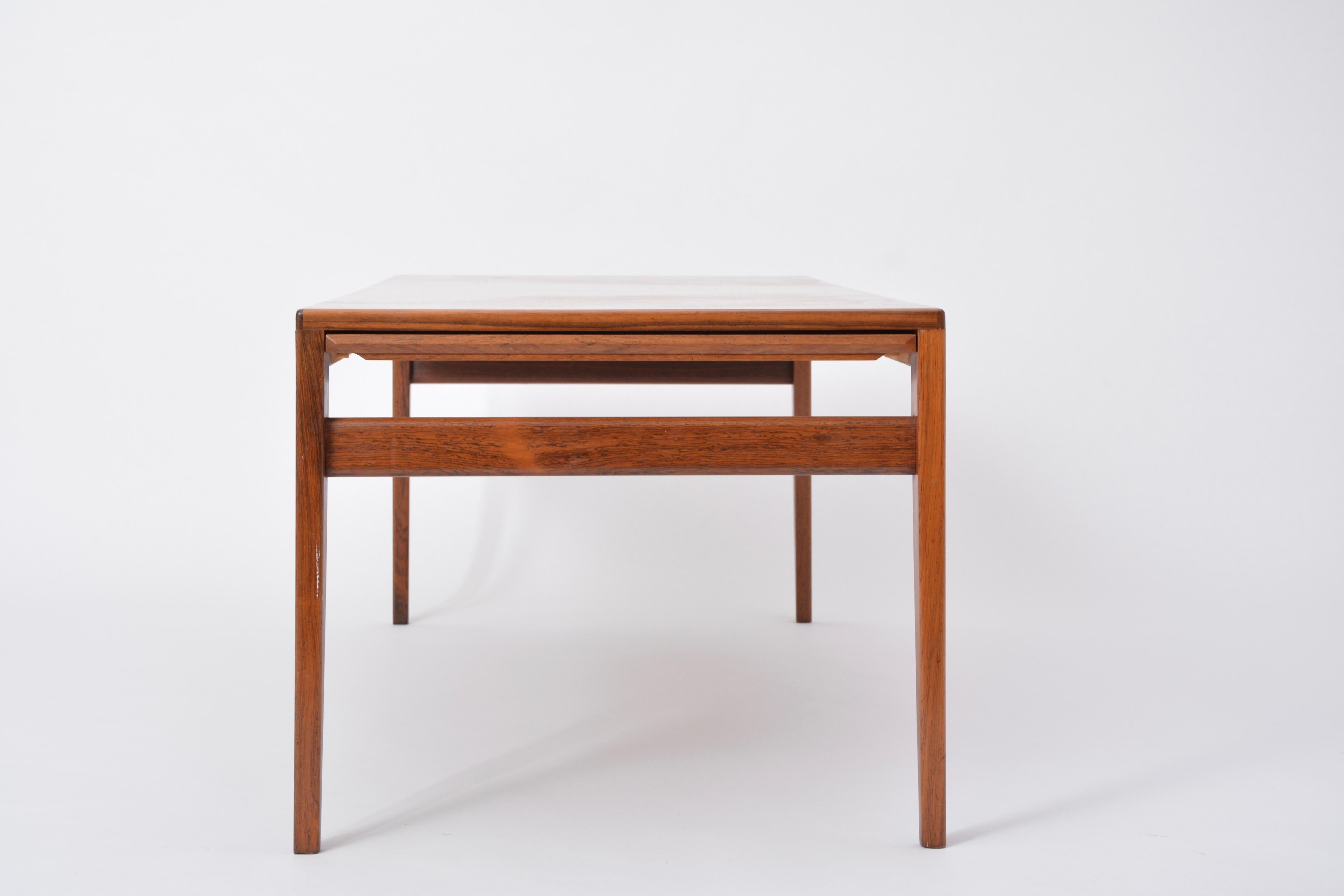 Extendable Danish Mid-Century Modern coffee table by Johannes Andersen 2