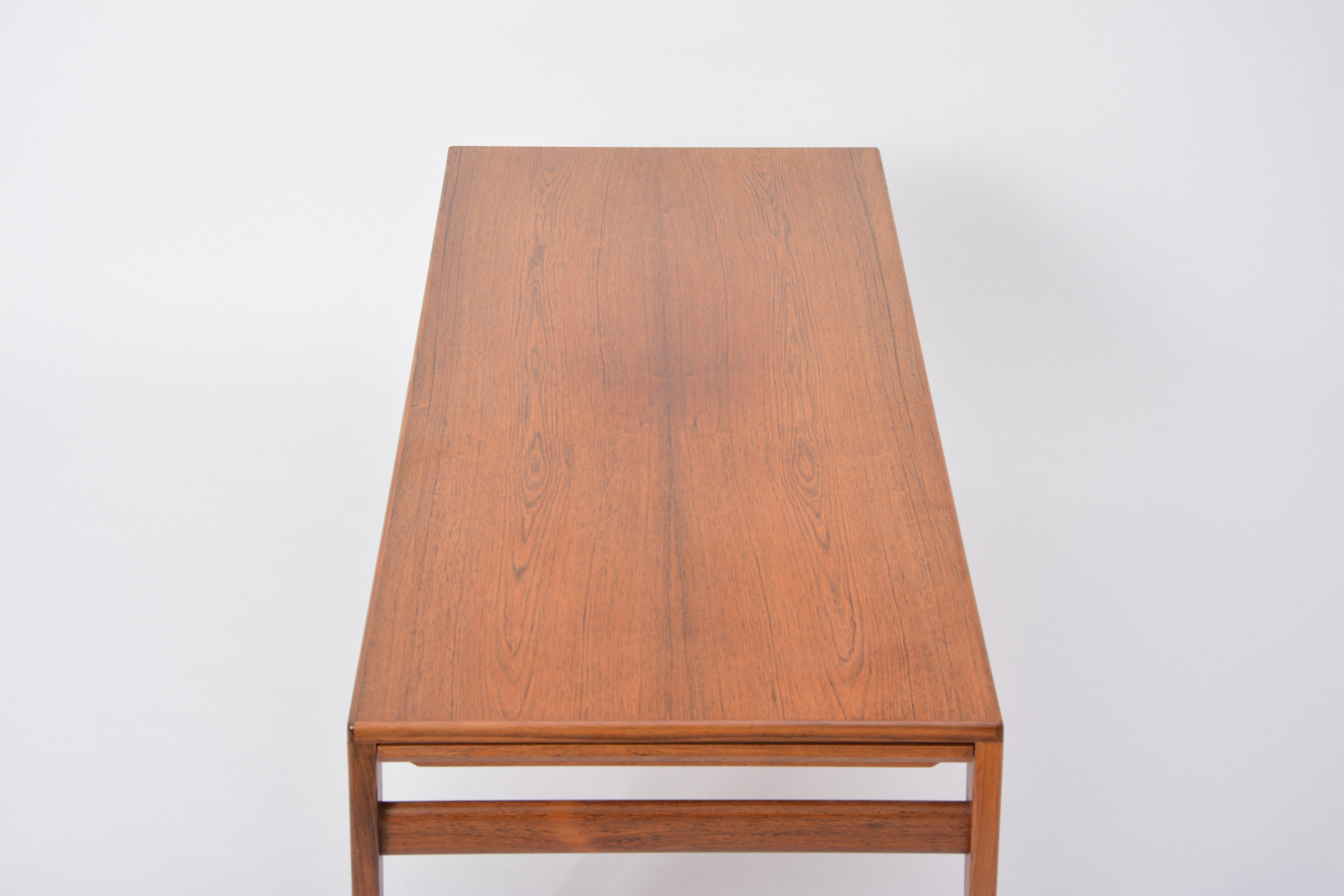 Extendable Danish Mid-Century Modern coffee table by Johannes Andersen 3