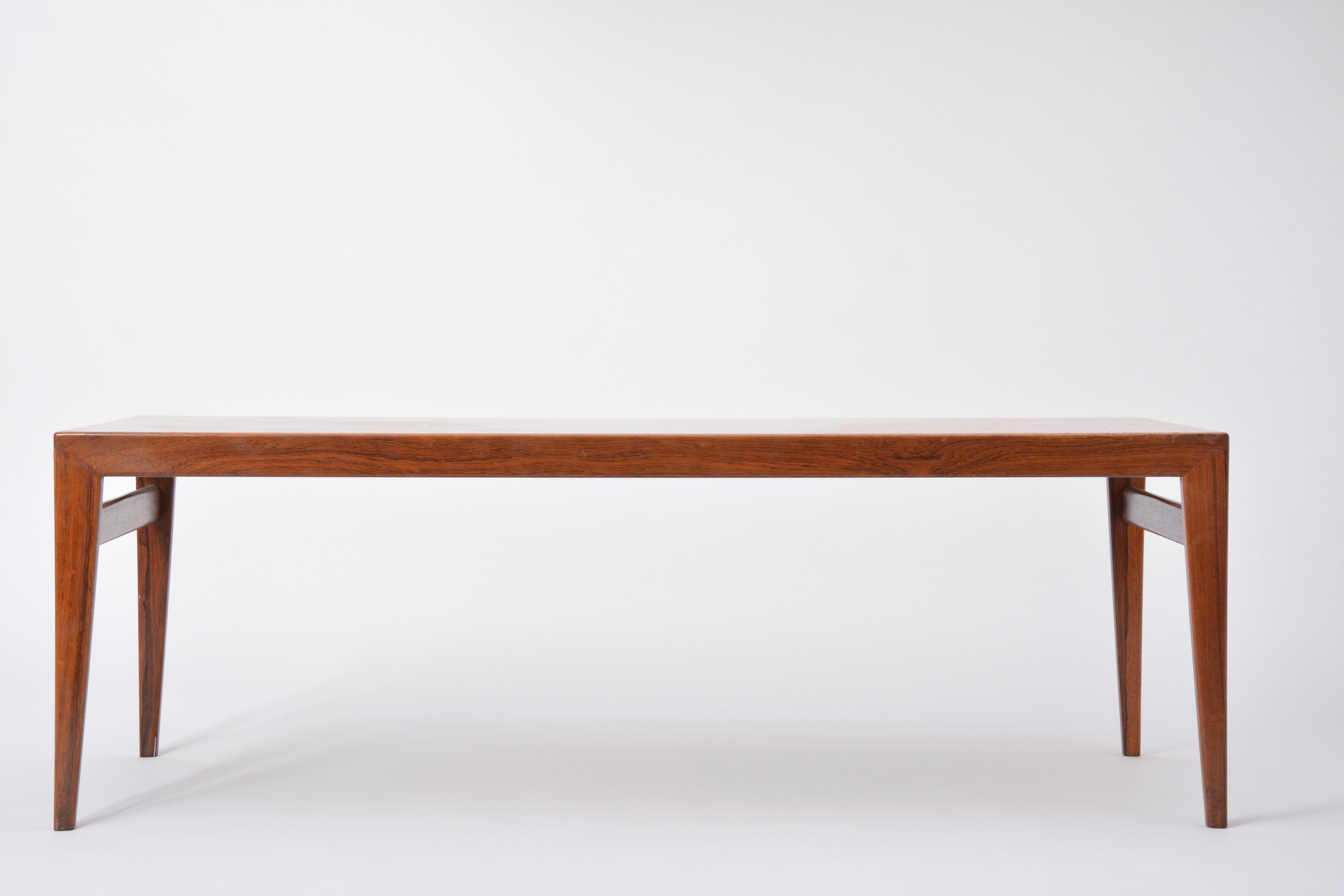 Extendable Danish Mid-Century Modern coffee table by Johannes Andersen In Good Condition In Berlin, DE