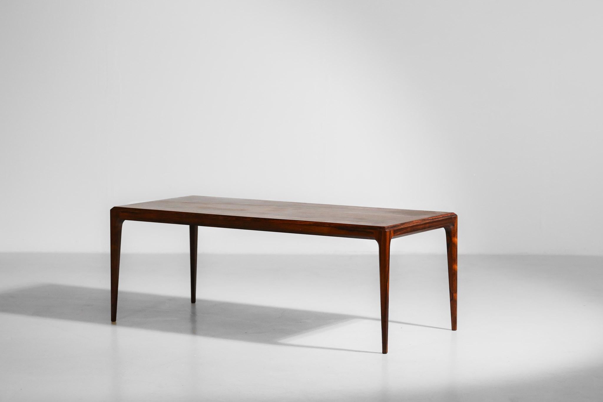 Danish Coffee Table by Johannes Andersen in Rosewood Scandinavian Silkeborg In Excellent Condition In Lyon, FR