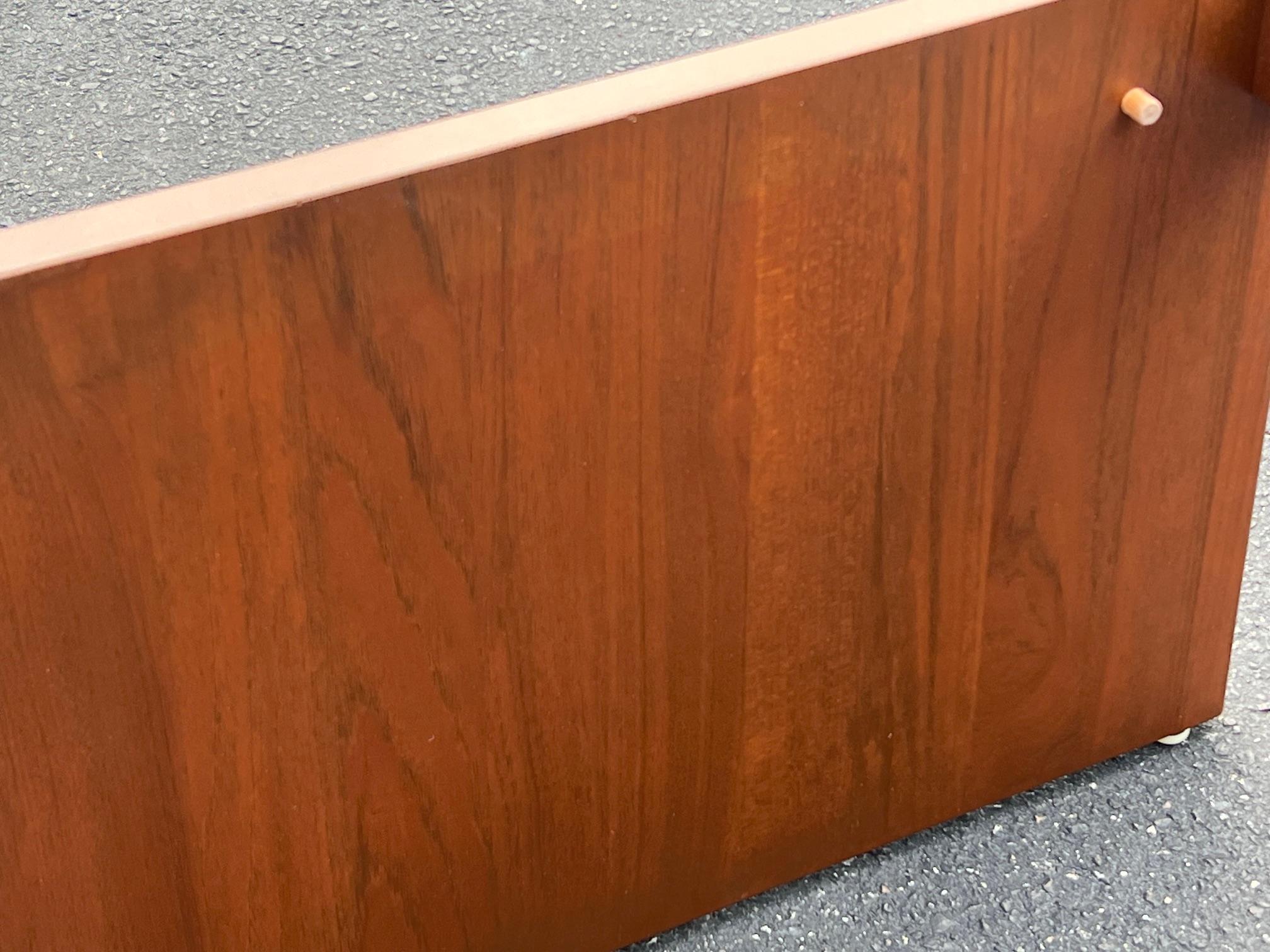 Dänischer Couchtisch aus Teakholz und Glas von Komfort Ca' 1960er Jahre im Angebot 7