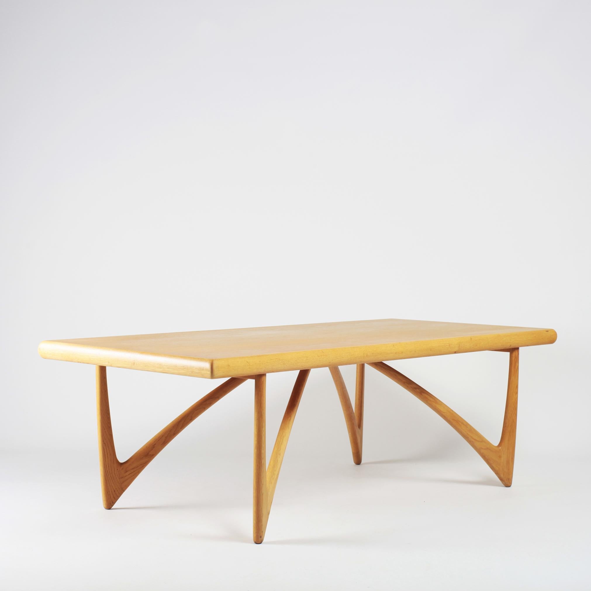 Large and elegant coffee table or sofa table in oak from Denmark from the 1960s.
 