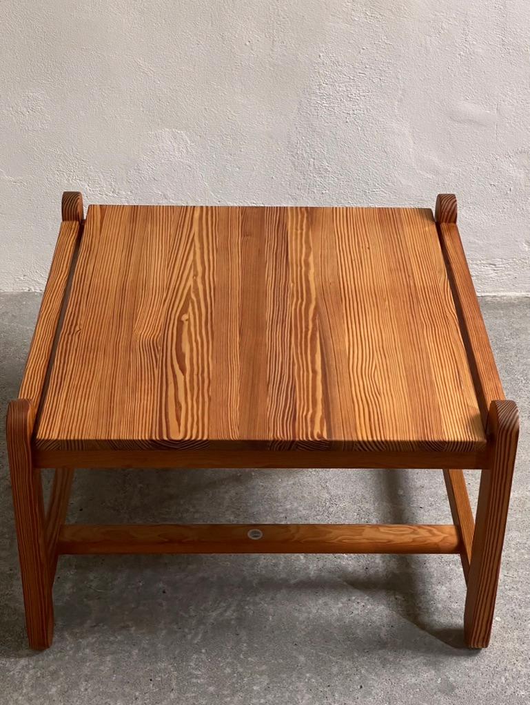 Danish Coffee Table in Pine by Peter O. Schiønning for N. Eilersen 1970 In Good Condition For Sale In København K, 84