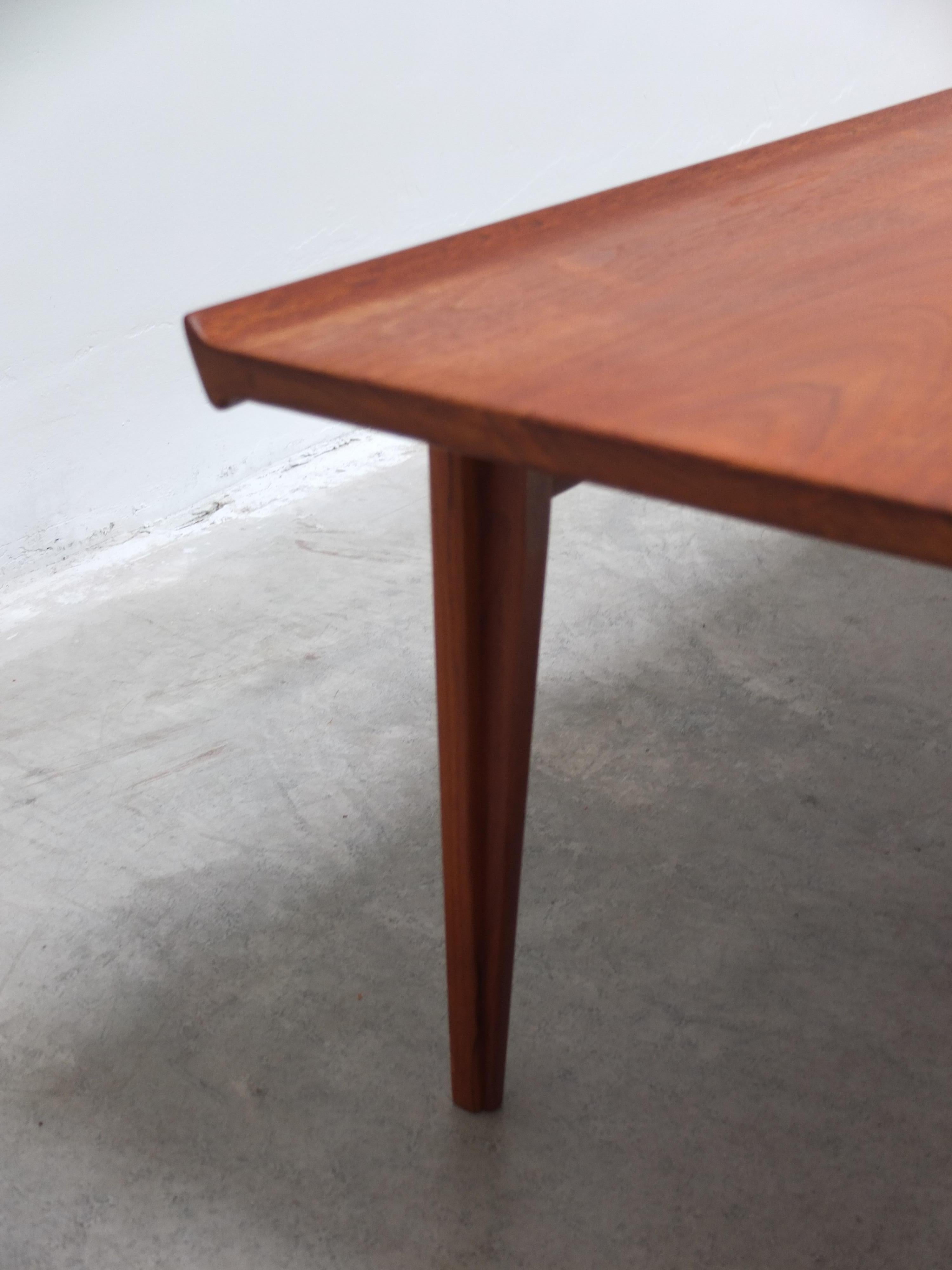 Dänischer Couchtisch aus massivem Teakholz von Finn Juhl für France & Son, 1960er Jahre im Angebot 6
