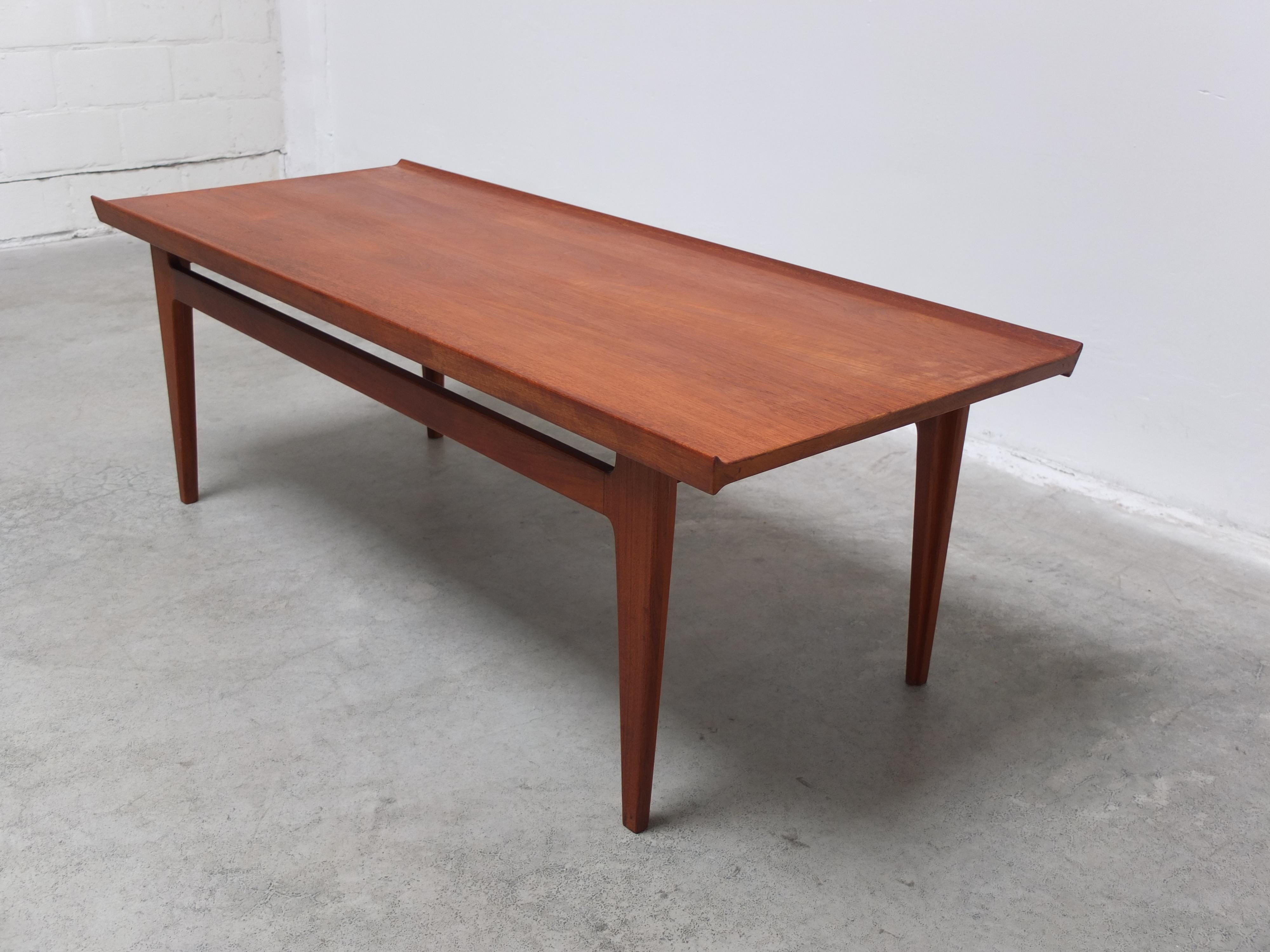 Dänischer Couchtisch aus massivem Teakholz von Finn Juhl für France & Son, 1960er Jahre im Angebot 9