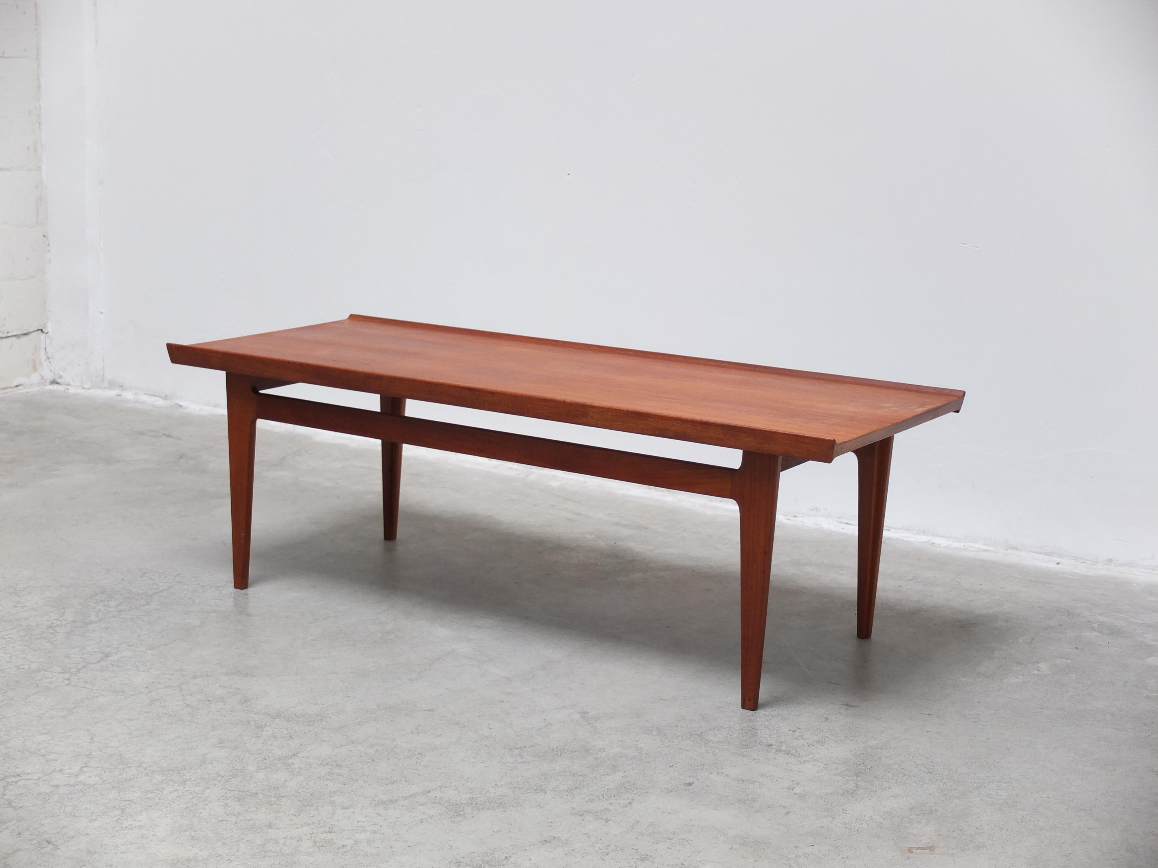 Dänischer Couchtisch aus massivem Teakholz von Finn Juhl für France & Son, 1960er Jahre im Zustand „Gut“ im Angebot in Antwerpen, VAN