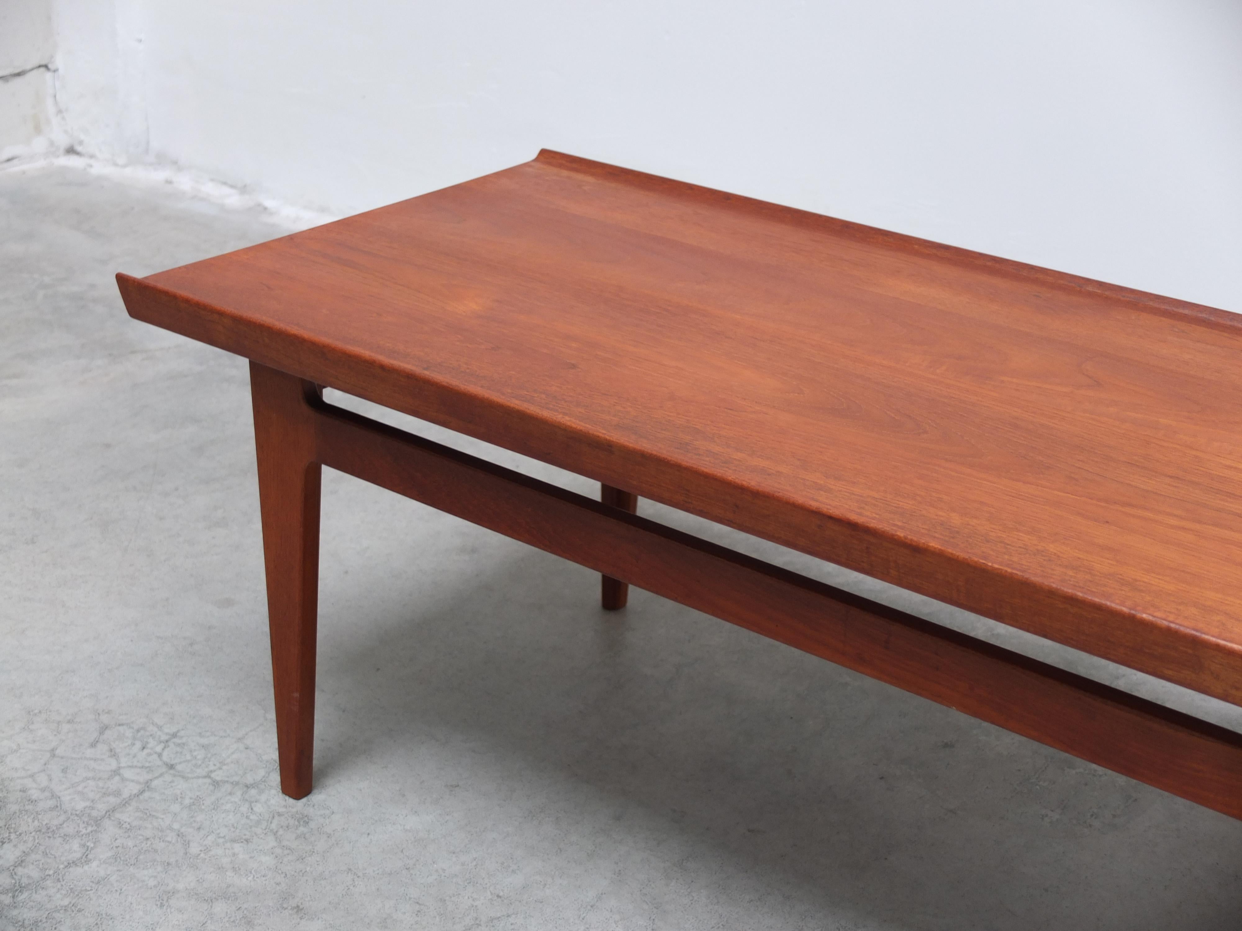 Dänischer Couchtisch aus massivem Teakholz von Finn Juhl für France & Son, 1960er Jahre im Angebot 1
