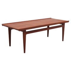 Mesa de centro danesa de teca maciza de Finn Juhl para France & Son, años 60