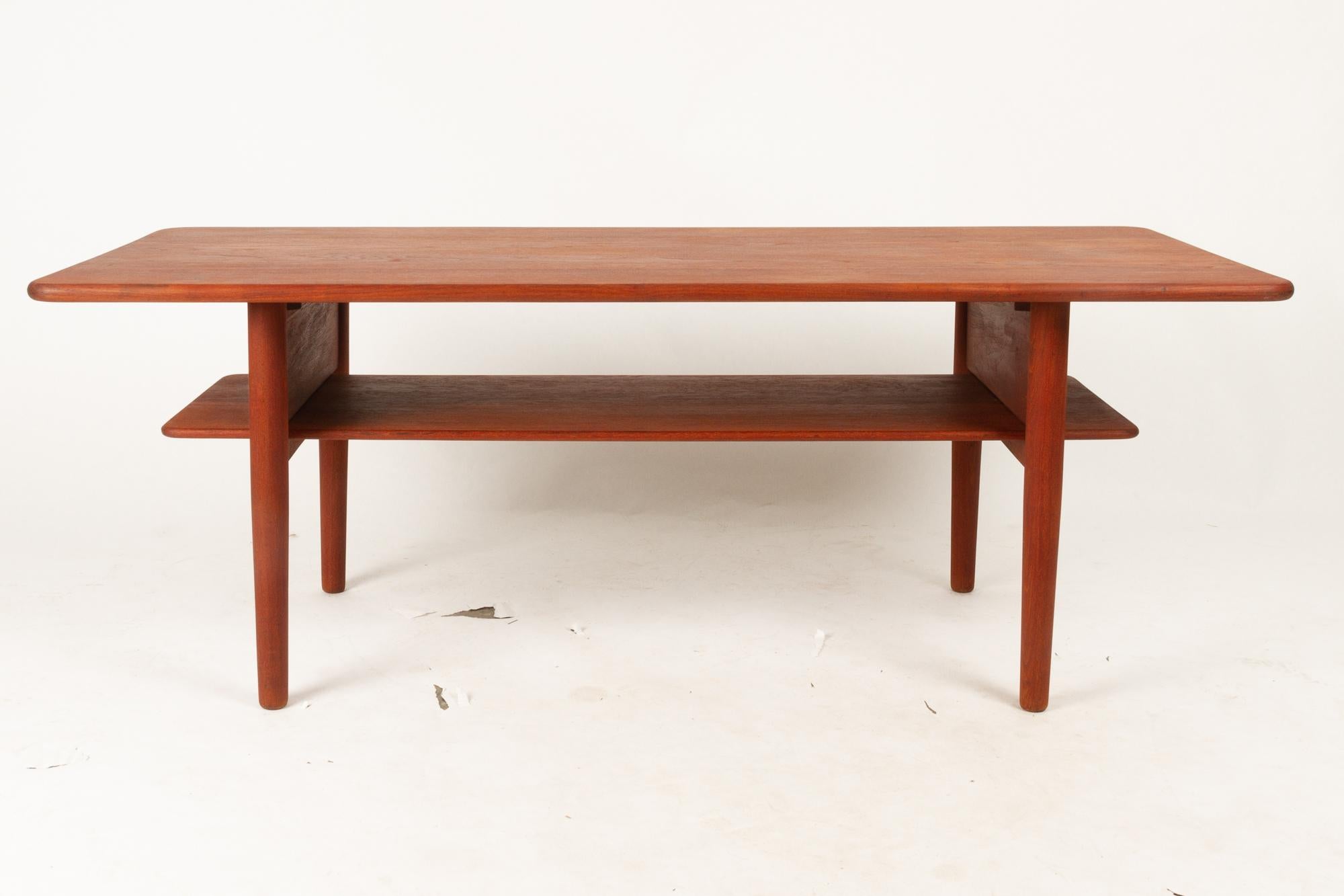 Danish coffee table in solid teak with underlying shelf.
Rare model by Danish architect Ib Kofod-Larsen in solid teak. Designed in 1952, made by Christensen & Larsen.
Good original vintage condition. Beautiful patina. Gently cleaned and oiled.