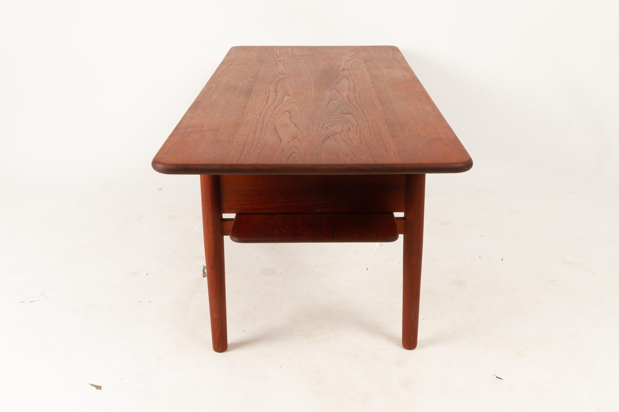 Danish Coffee Table in Solid Teak by Ib Kofod-Larsen, 1950s For Sale 1