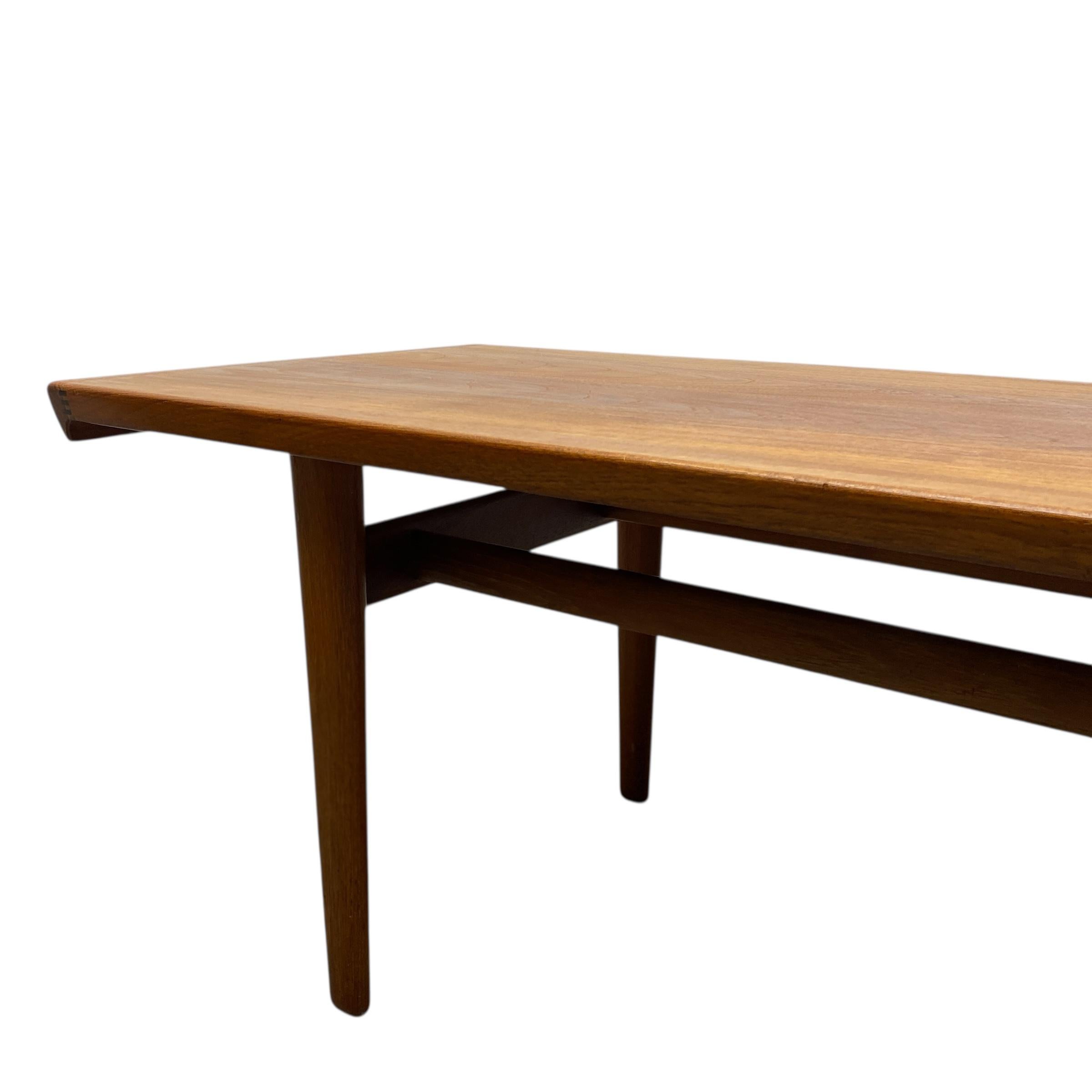 Danish Coffee Table Midcentury Peter Hvidt Orla Molgaard-Nielson In Good Condition For Sale In Otley, GB