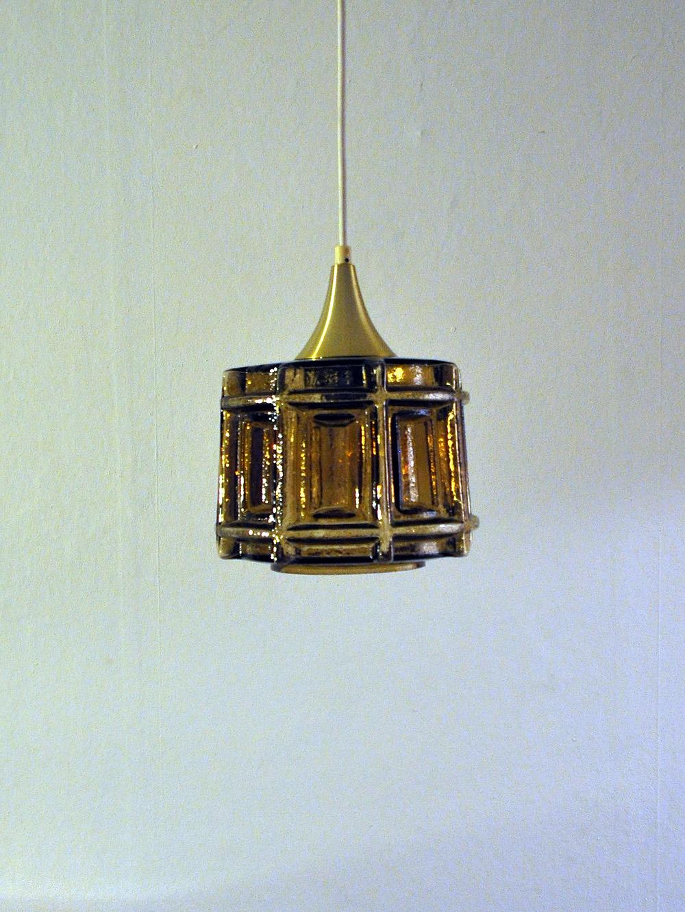 Danish vintage brass and colored glass pendant.
Fine condition with minor signs of usage.
When lit, the light and shades are absolutely stunning.
Dimensions (D x H): 20 x 23.5 cm
Light source: E27 Edison screw fitting.