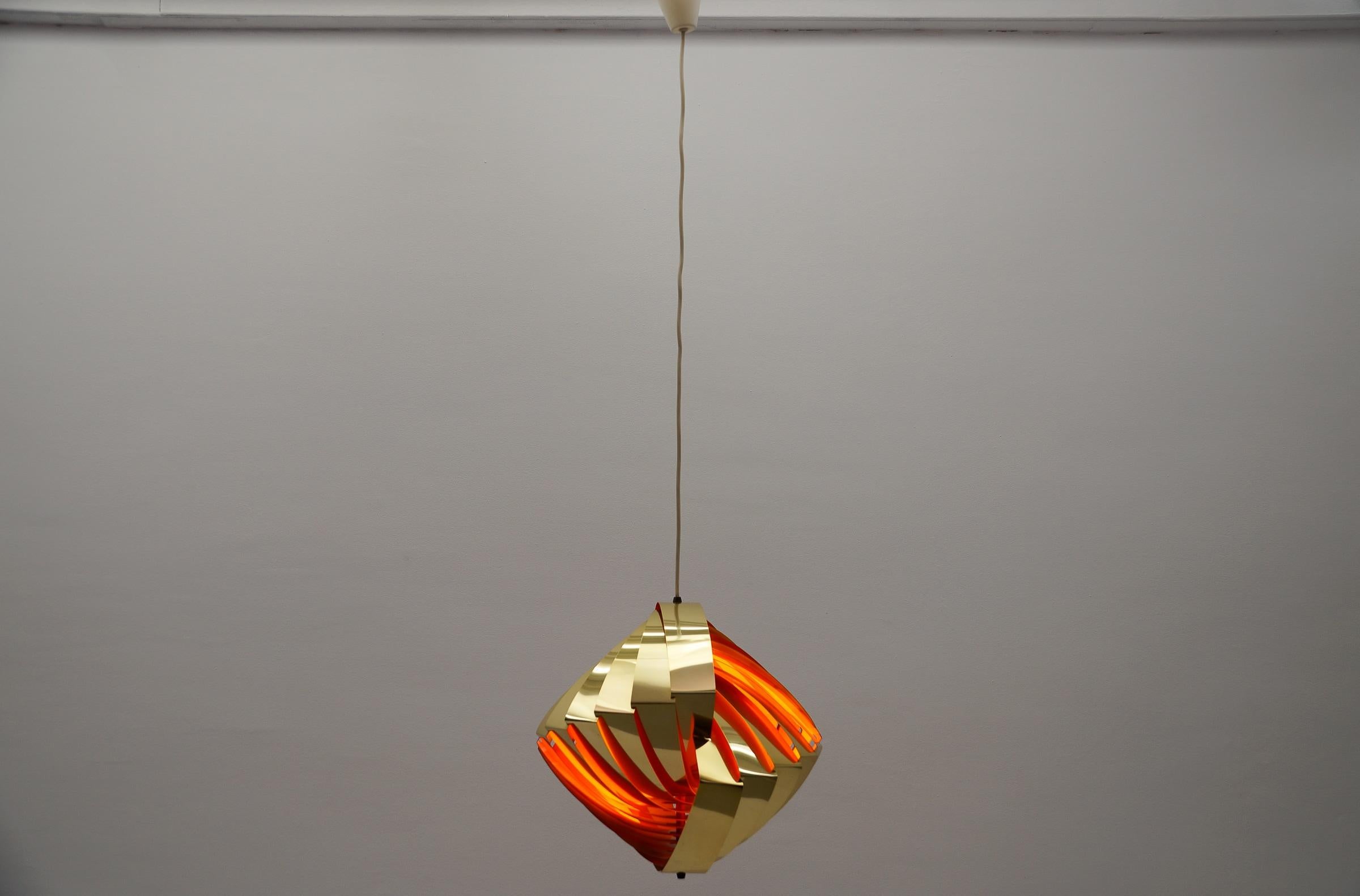 Mid-Century moderno Lampada a sospensione a conchiglia danese di Louis Weisdorf per Lyfa, 1960 Danimarca in vendita