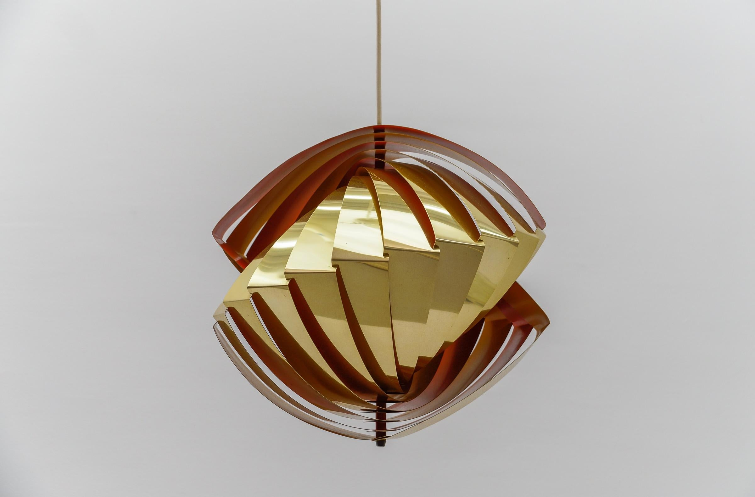 Metallo Lampada a sospensione a conchiglia danese di Louis Weisdorf per Lyfa, 1960 Danimarca in vendita