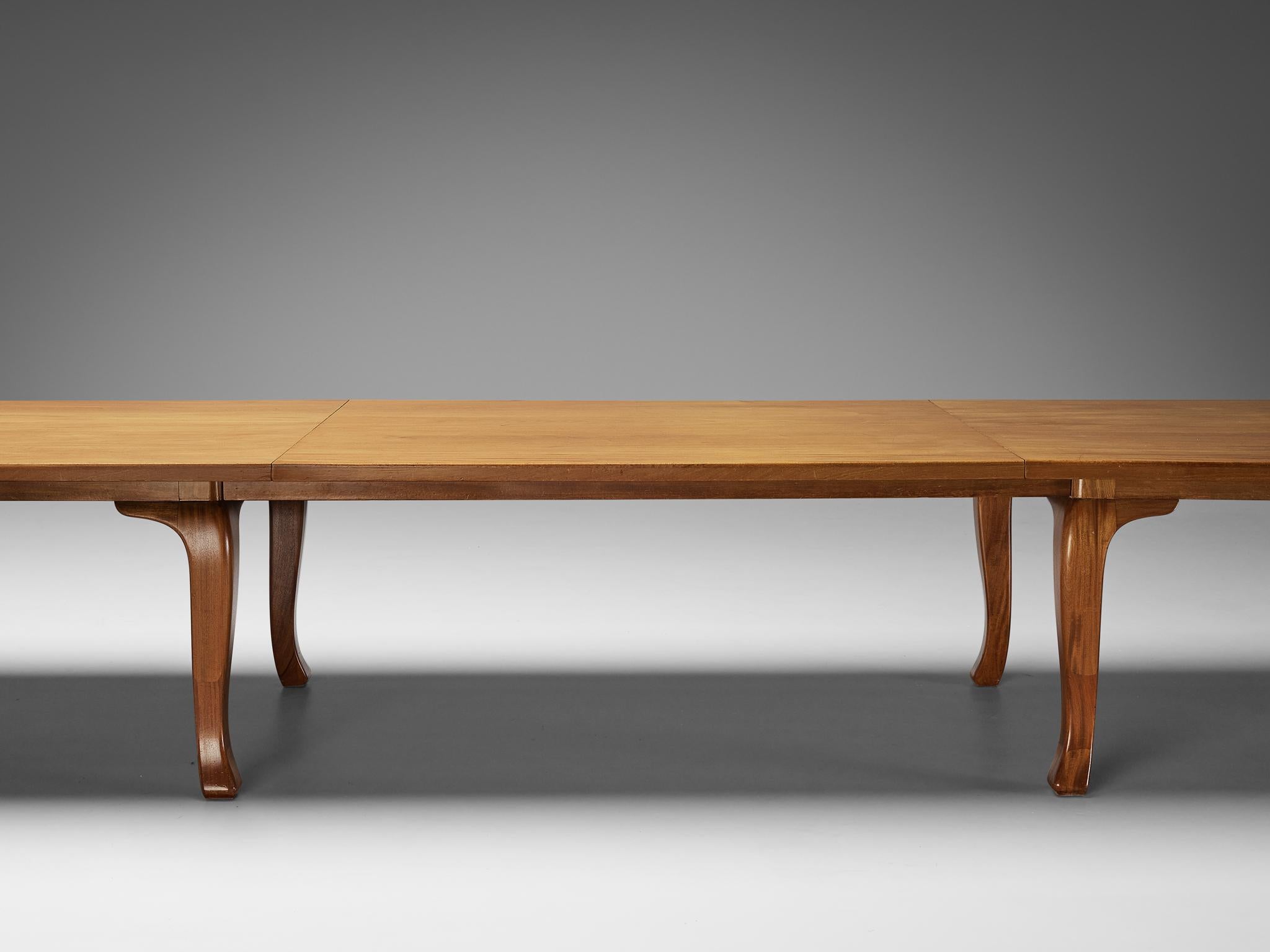 Milieu du XXe siècle Grande table de conférence ou de salle à manger danoise en acajou et pin  en vente