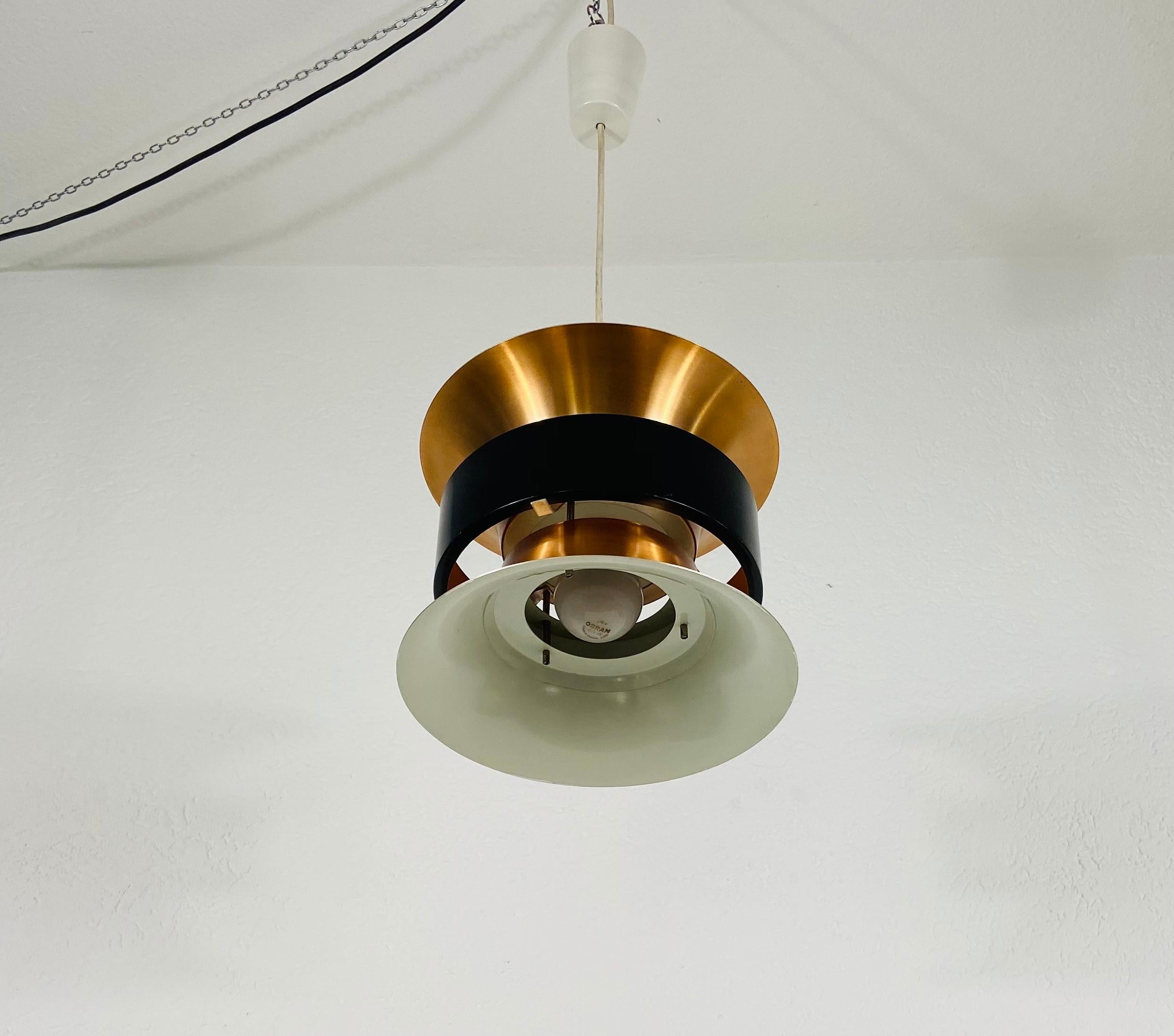 Danish Copper and Black Pendant Lamp, 1960s In Good Condition For Sale In Hagenbach, DE